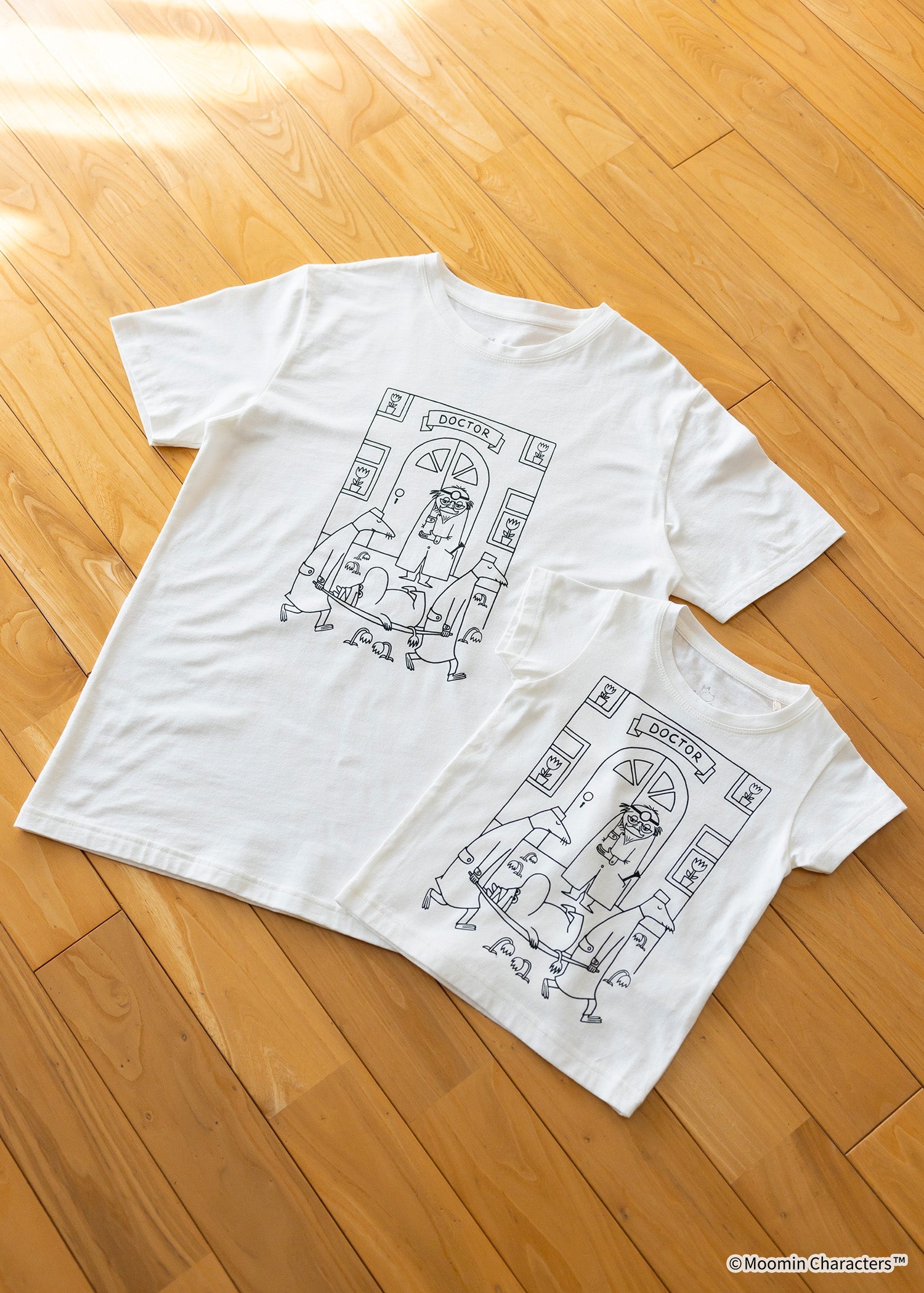 ムーミン オーガニックコットンキッズTシャツ・担架で運ばれるムーミントロール