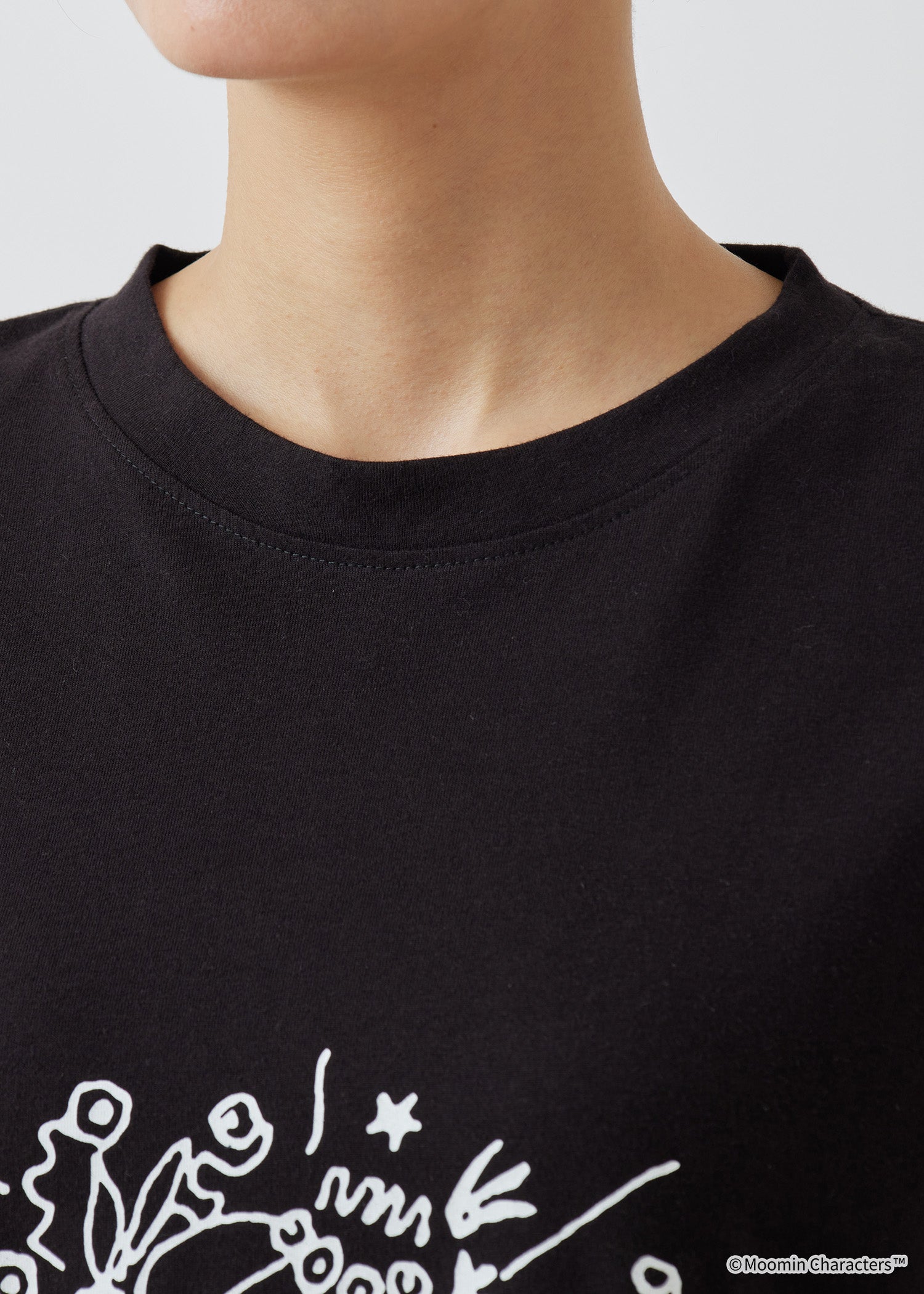 ムーミン 80周年記念オーガニックコットンユニセックスTシャツ・ムーミンたちは大混乱?
