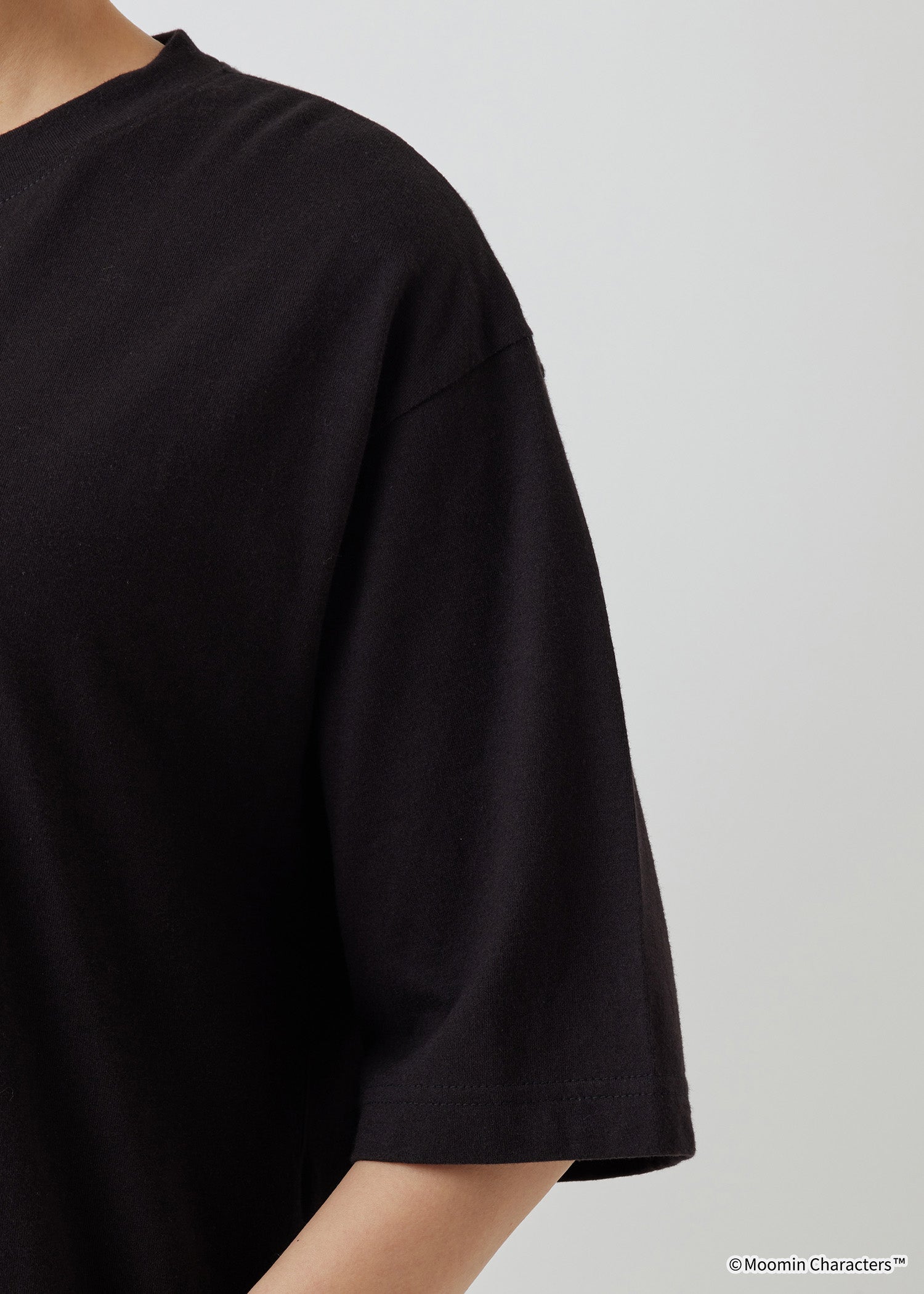 ムーミン 80周年記念オーガニックコットンユニセックスTシャツ・ムーミンたちは大混乱?
