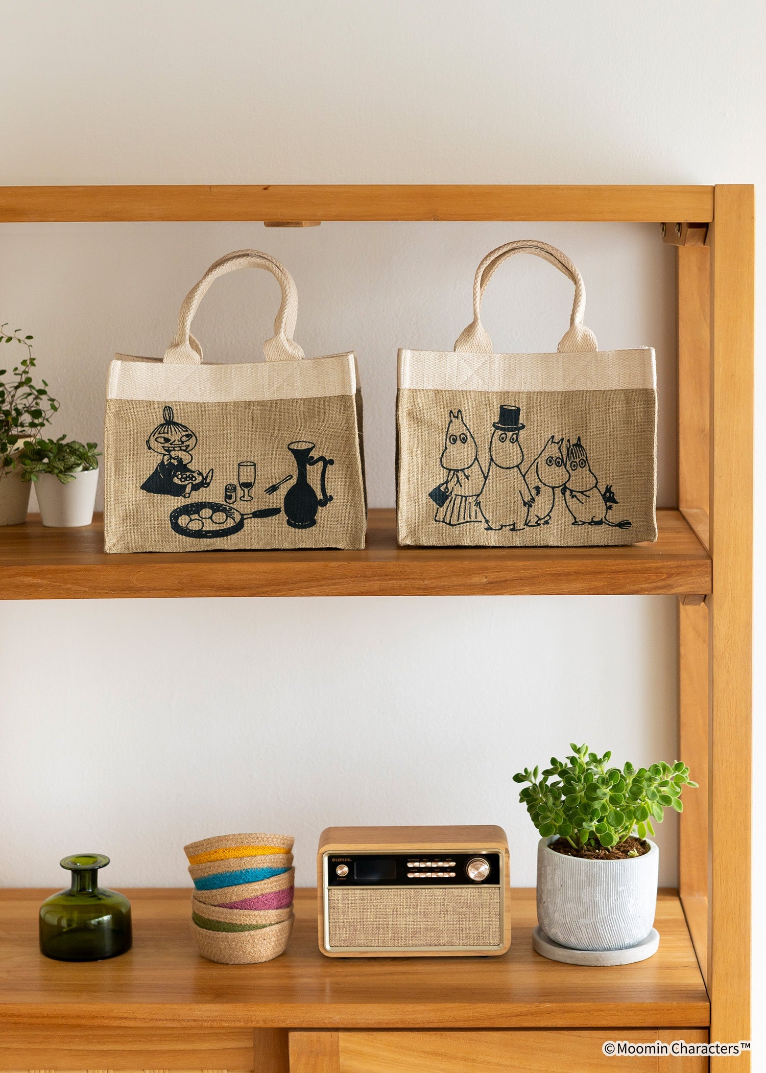 ムーミン ジュートプリントミニバッグ・ちょっとおどろくムーミンファミリー