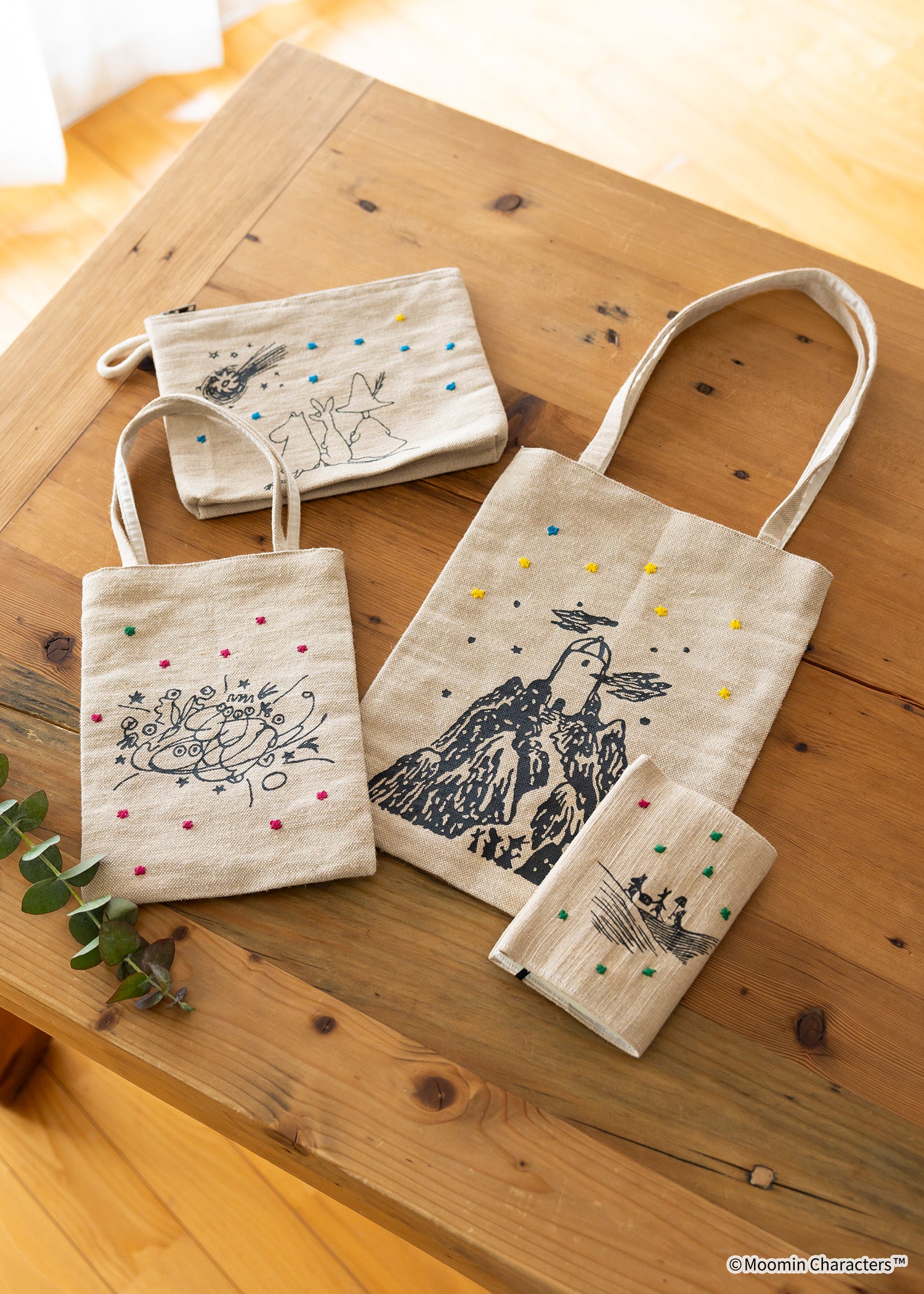 ムーミン 80周年記念ジュート&コットンのブックカバー・ムーミンたちの小さな冒険