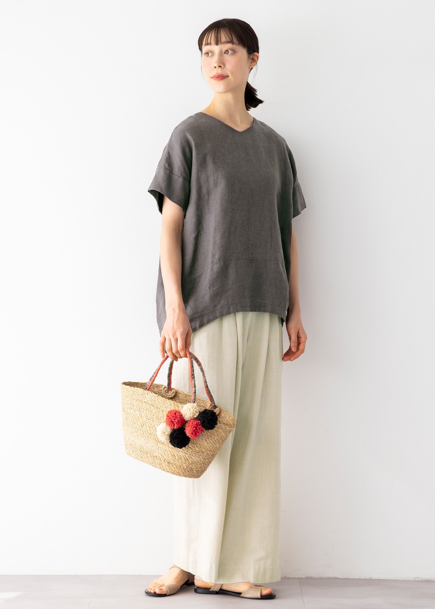 ホグラのポンポンつきかごバッグ(小)