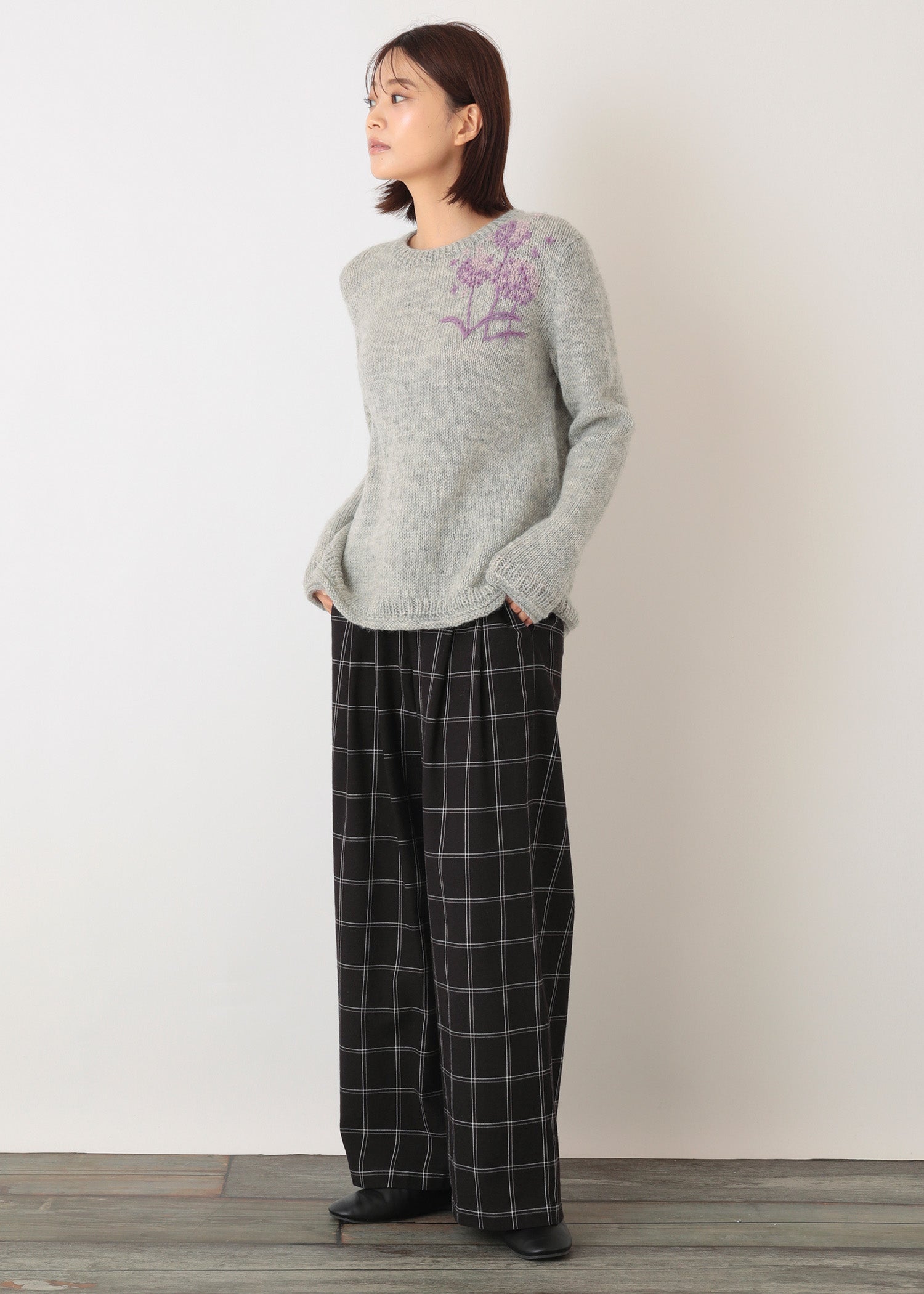 手編みフラワーモチーフ手刺繍プルオーバー