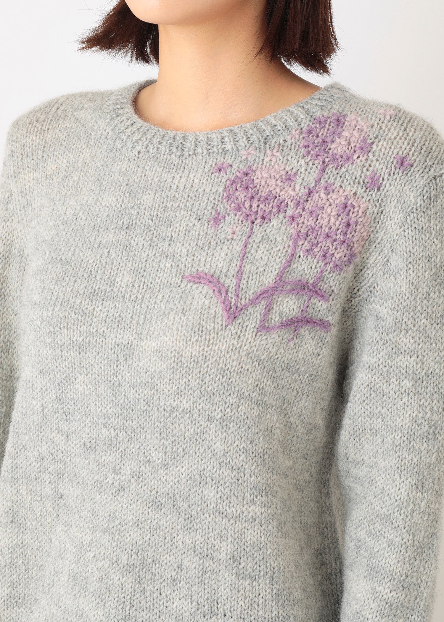 手編みフラワーモチーフ手刺繍プルオーバー