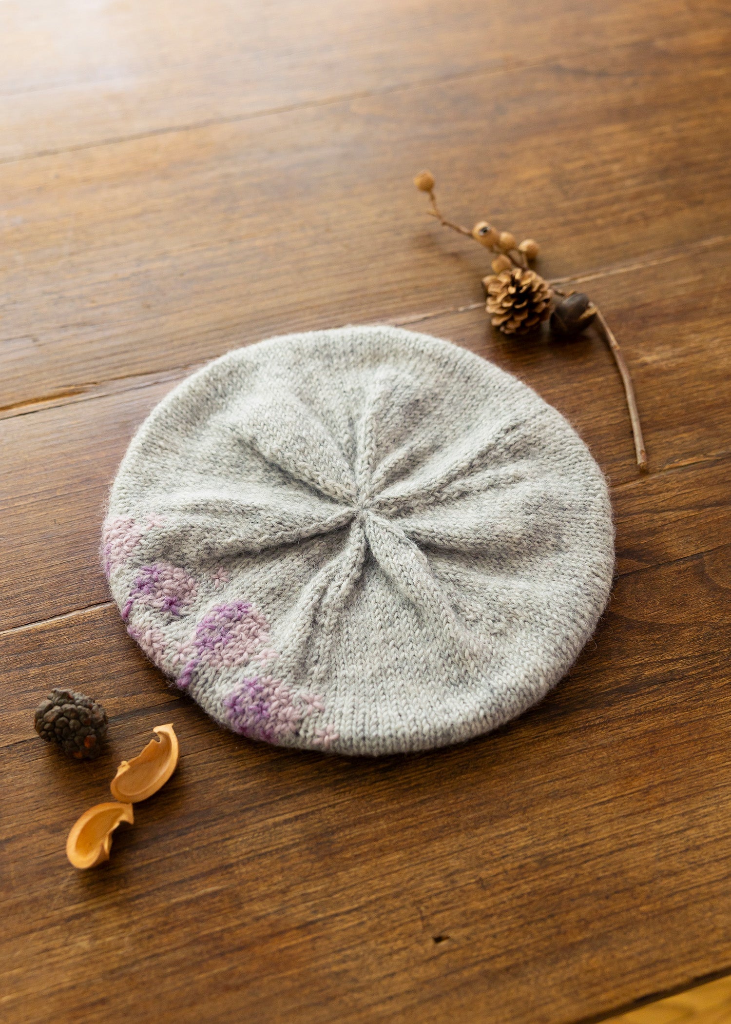 手編みフラワーモチーフ手刺繍ベレー