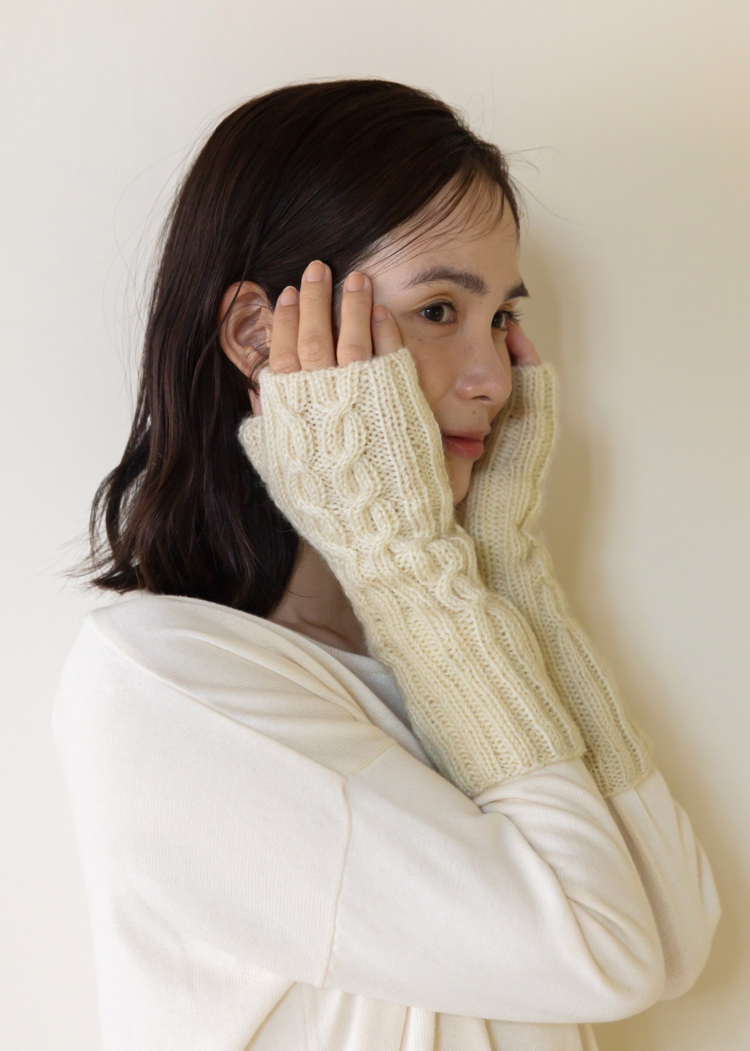 手編みケーブル柄ロングアームウォーマー