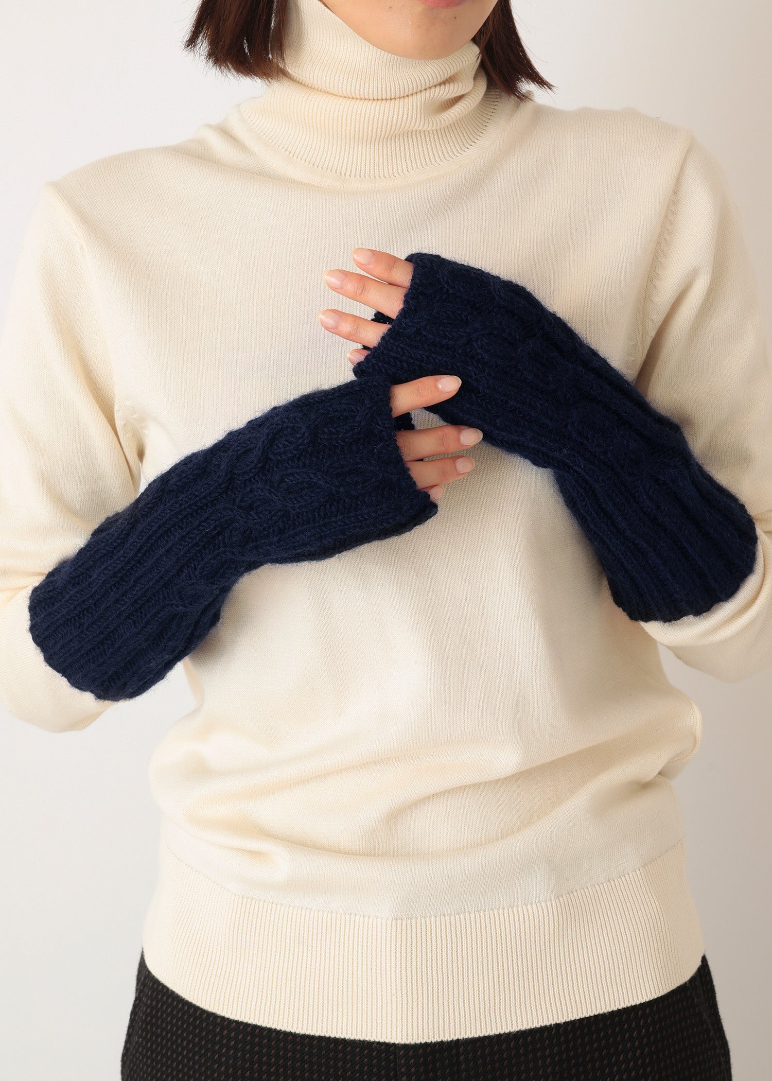 手編みケーブル柄ロングアームウォーマー