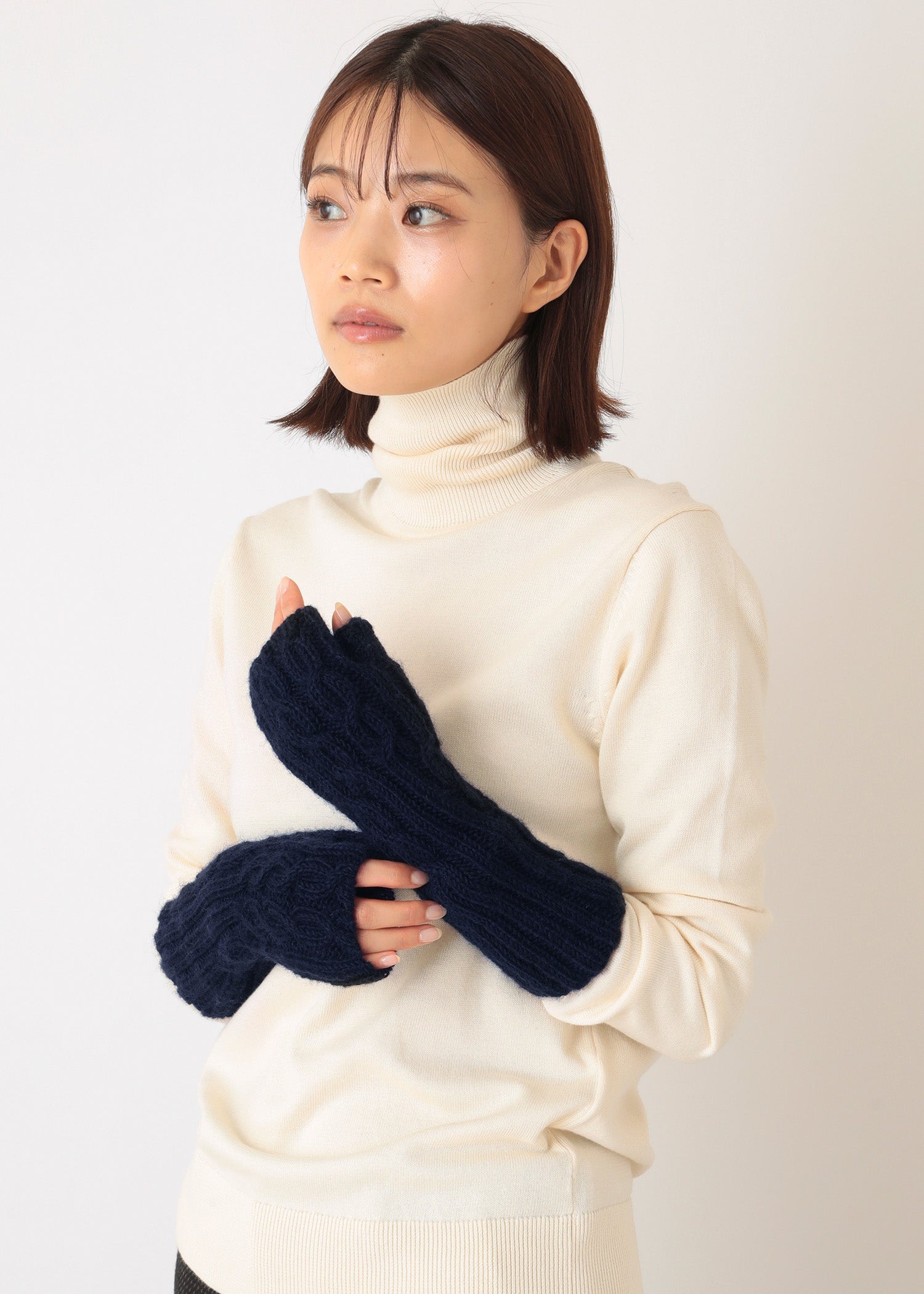 手編みケーブル柄ロングアームウォーマー