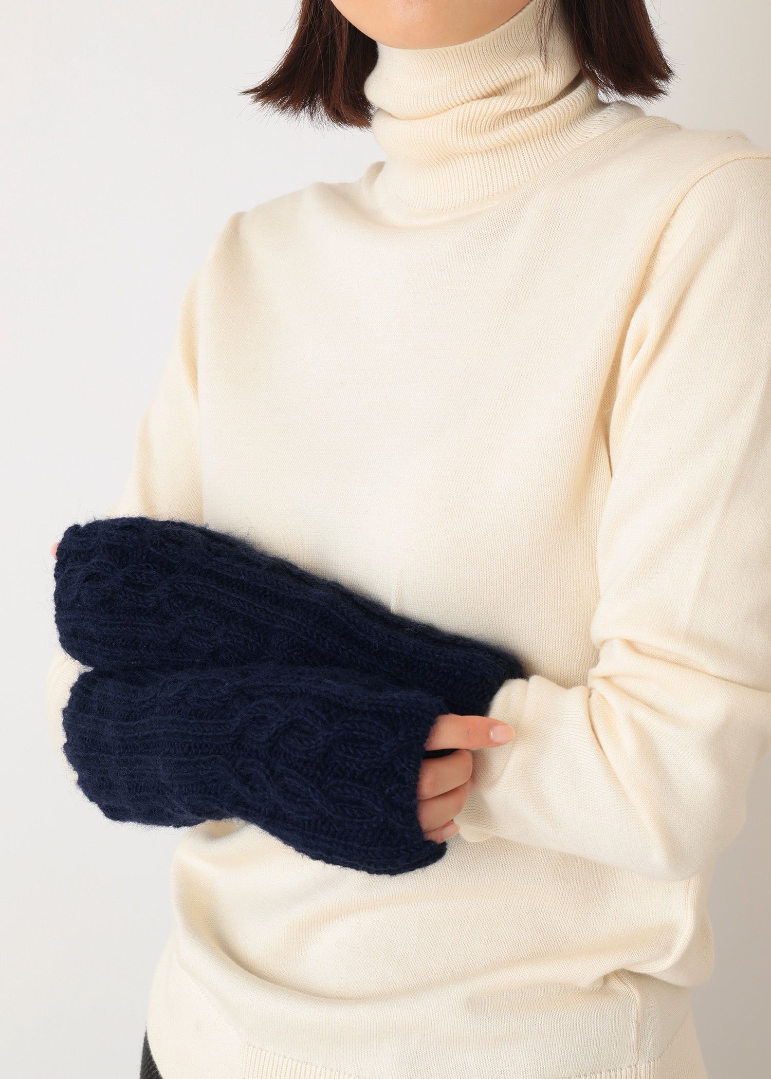 手編みケーブル柄ロングアームウォーマー