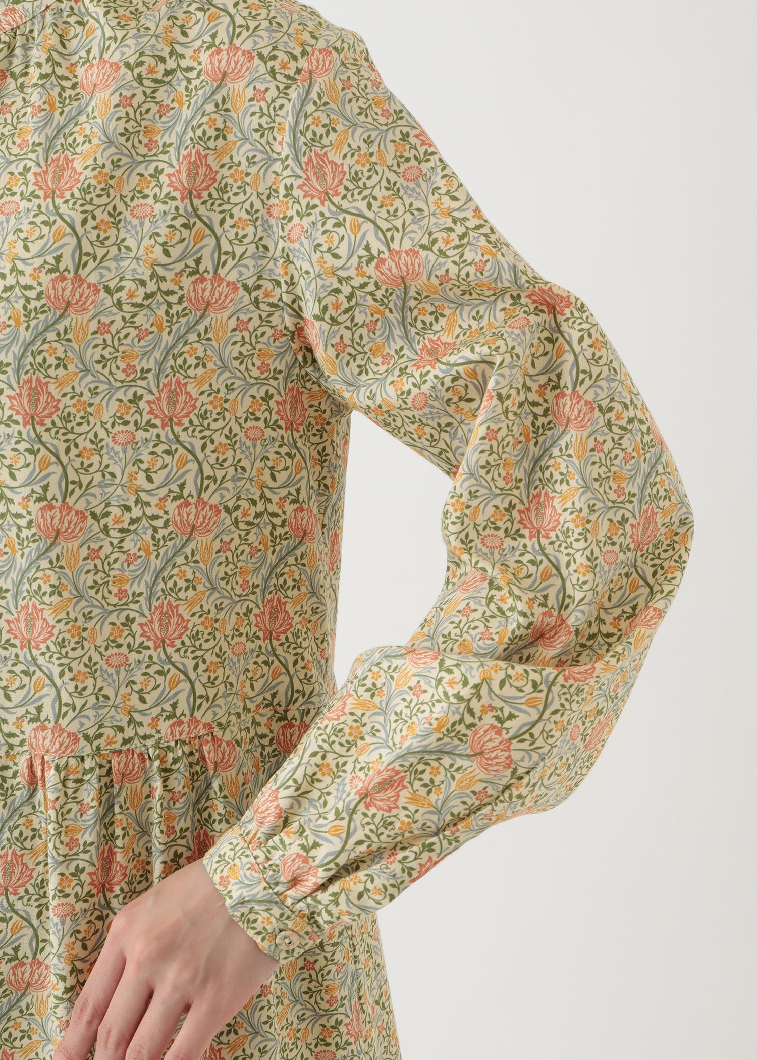 V&A オーガニックコットンサテン ロングワンピース フローラ柄