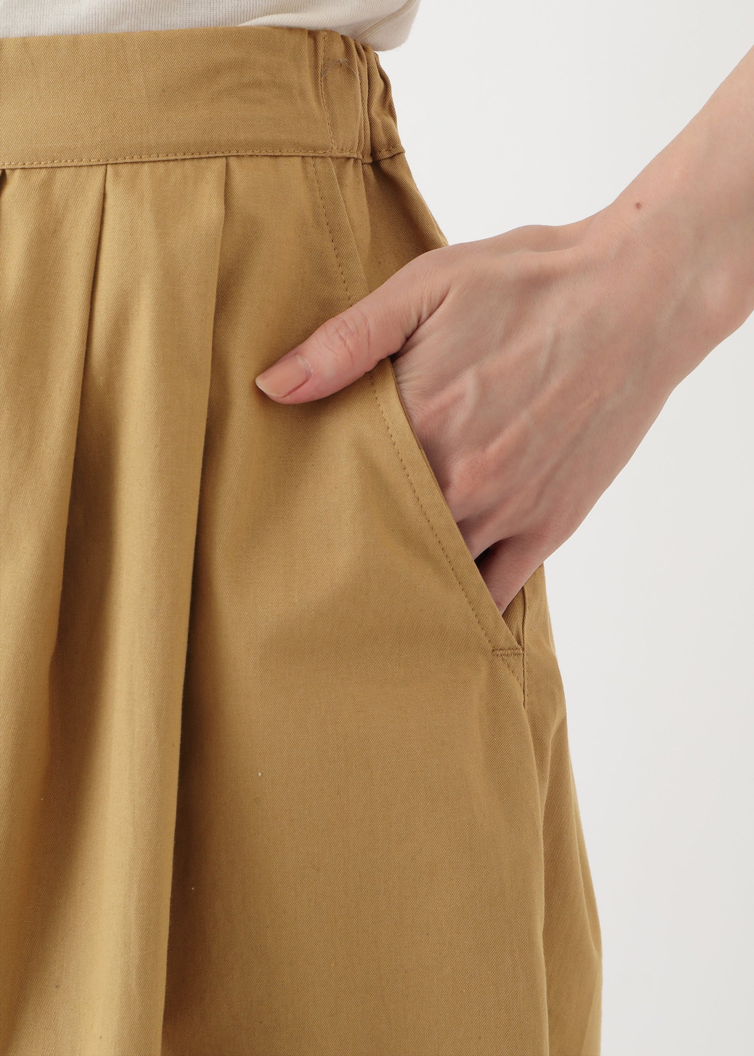オーガニックコットンツイル タックボリュームパンツ
