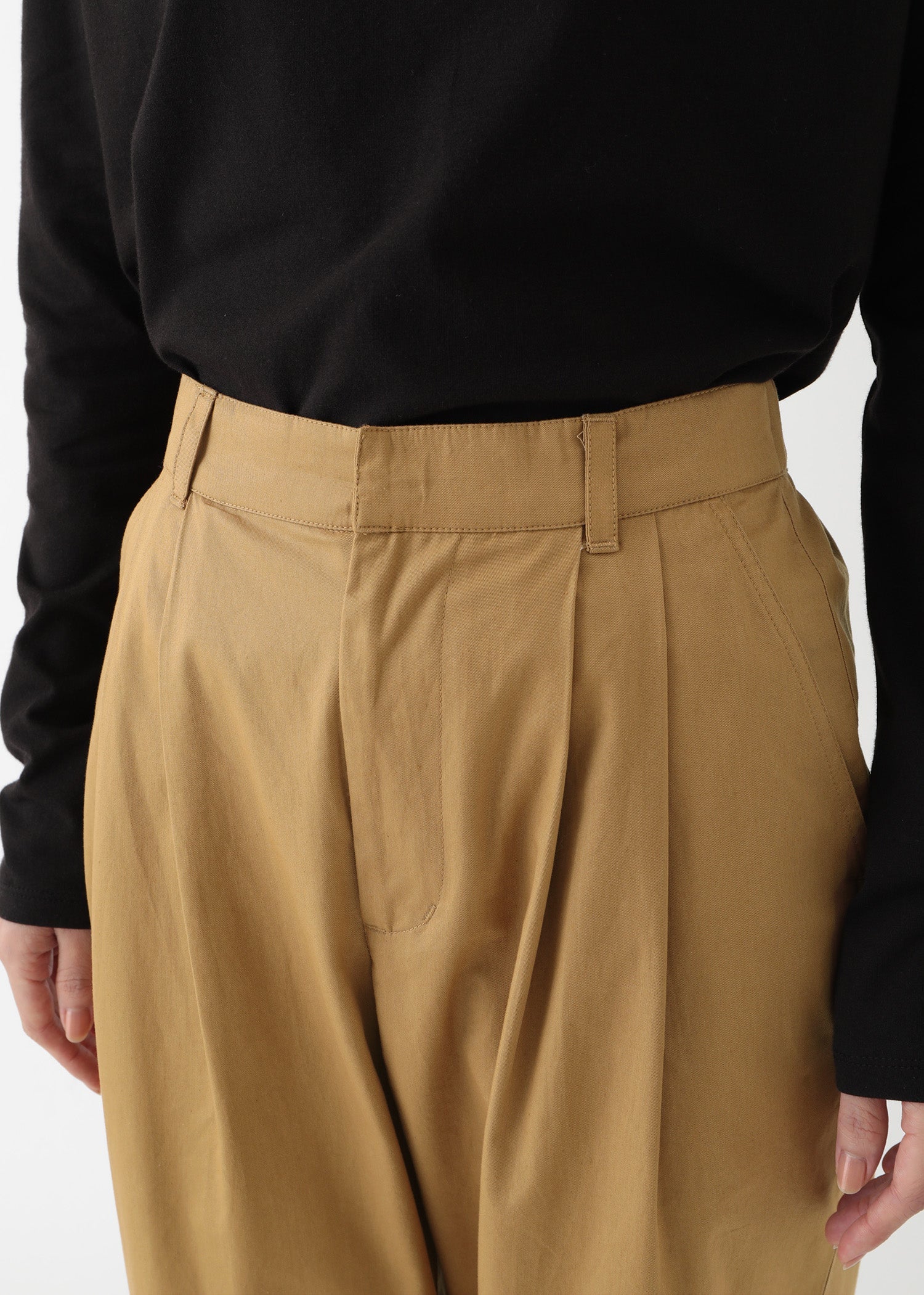 オーガニックコットンツイル タックテーパードパンツ