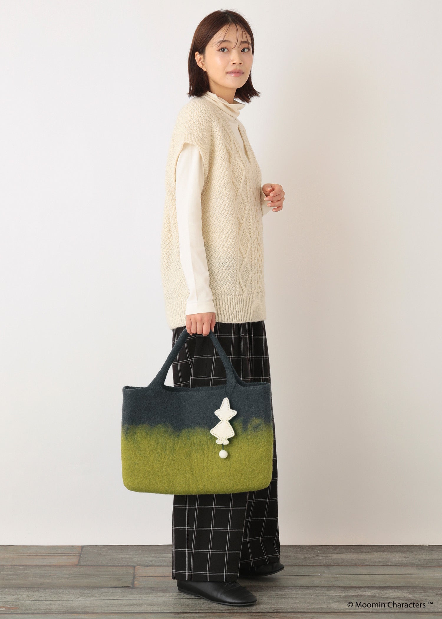 ムーミン 手刺繍キーチャームつきフェルトトートバッグ・スナフキン