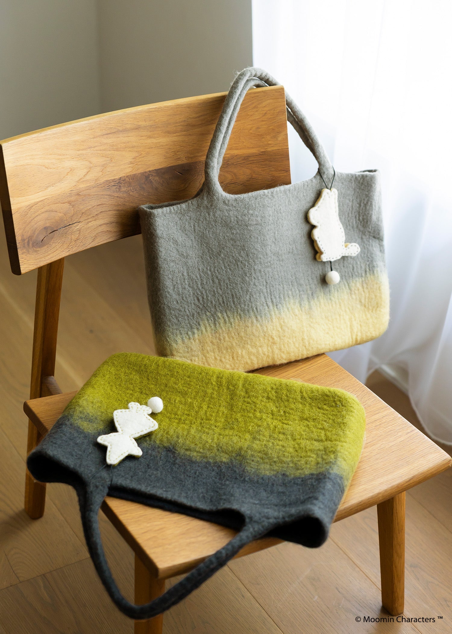 ムーミン 手刺繍キーチャームつきフェルトトートバッグ・スナフキン