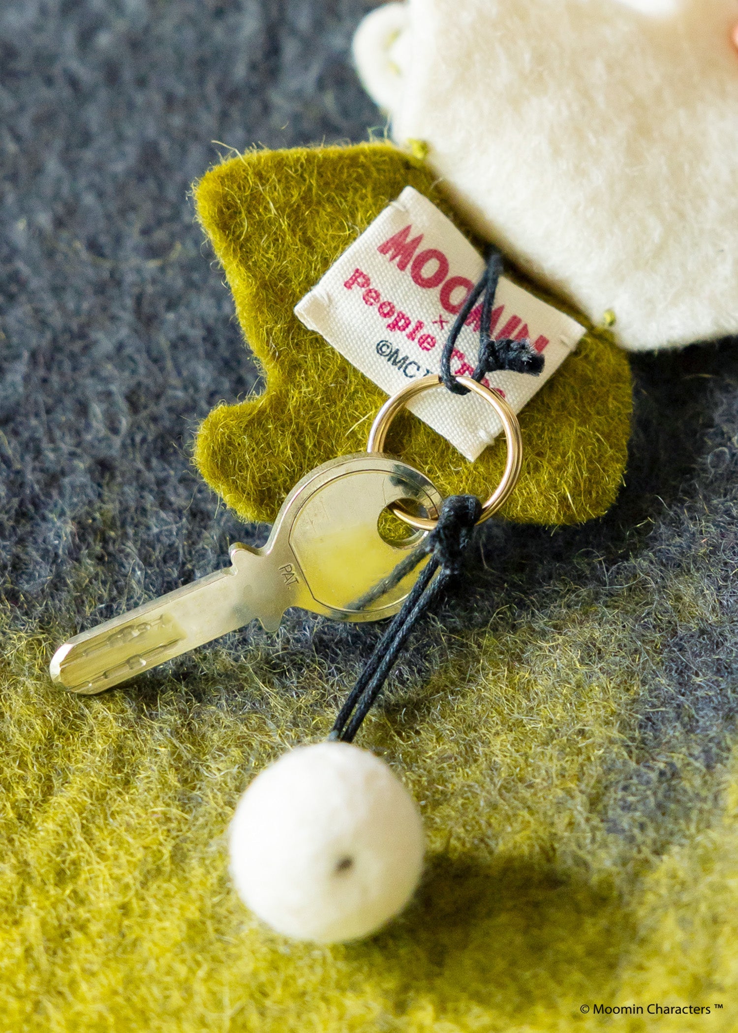 ムーミン 手刺繍キーチャームつきフェルトトートバッグ・スナフキン