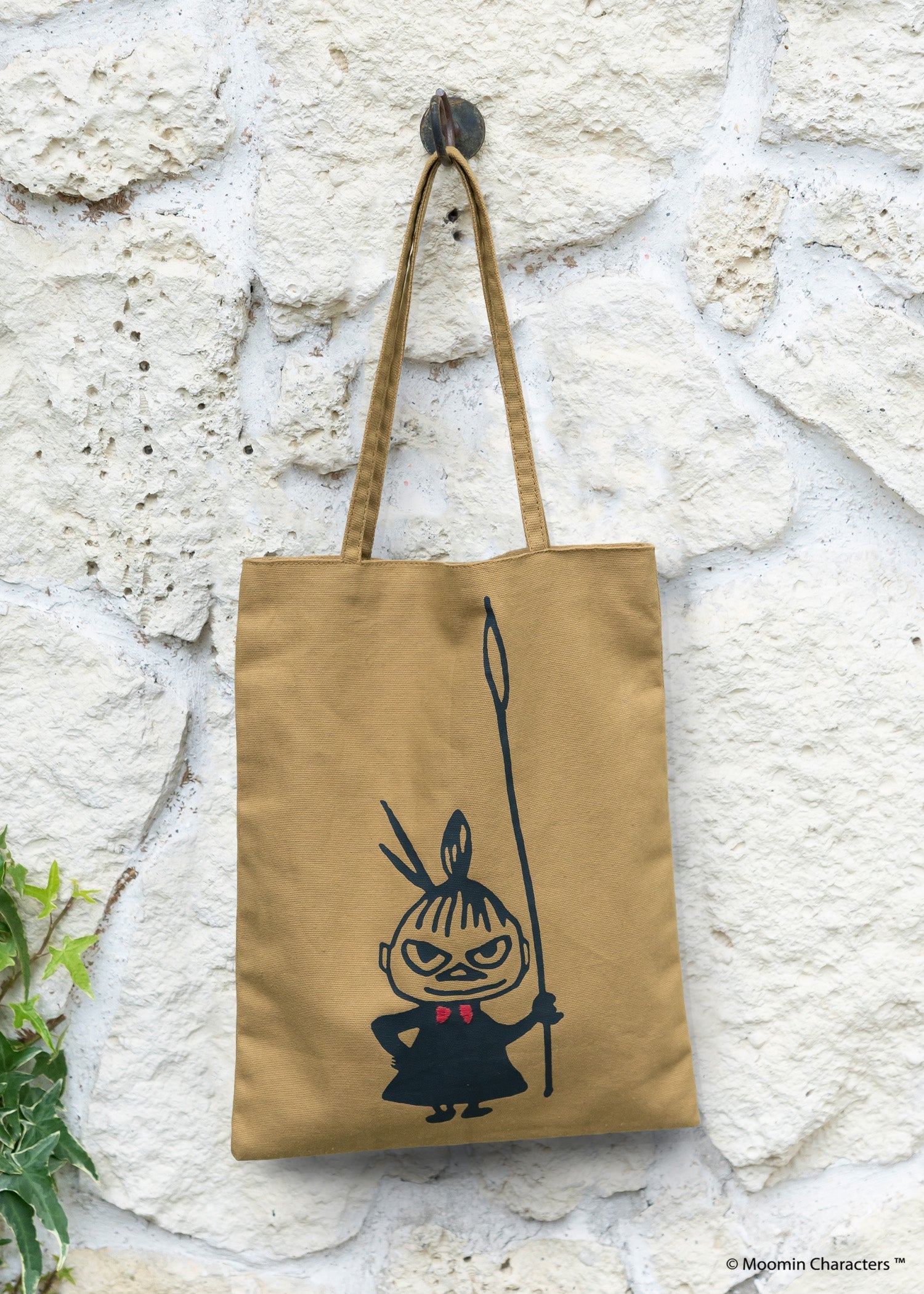 ムーミン プリント&手刺繍トートバッグ・槍を持つリトルミイ