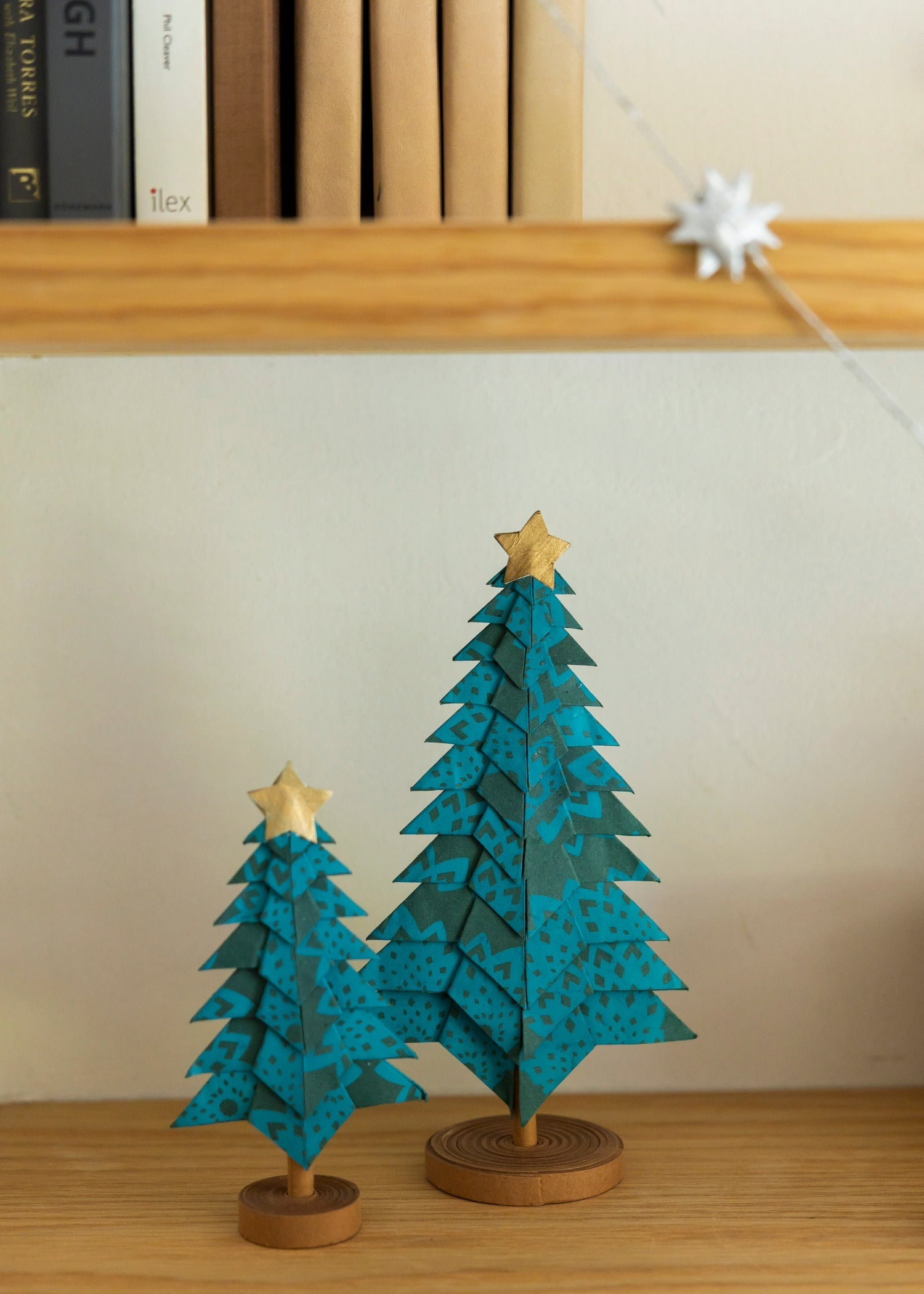 手漉き紙の重ね折りクリスマスツリー(大)