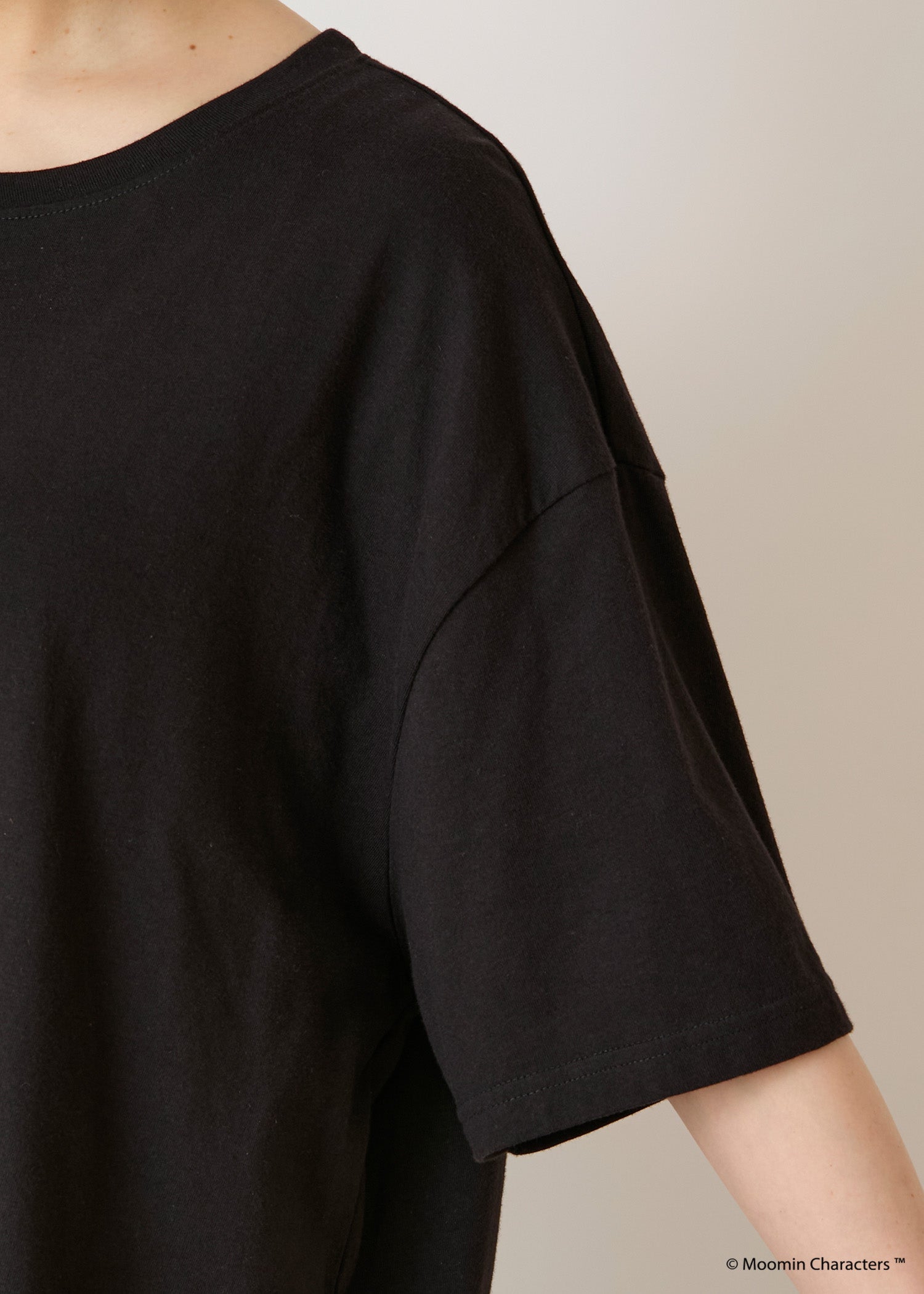 ムーミン オーガニックコットンスリットTシャツ・お花畑を駆けるリトルミイ