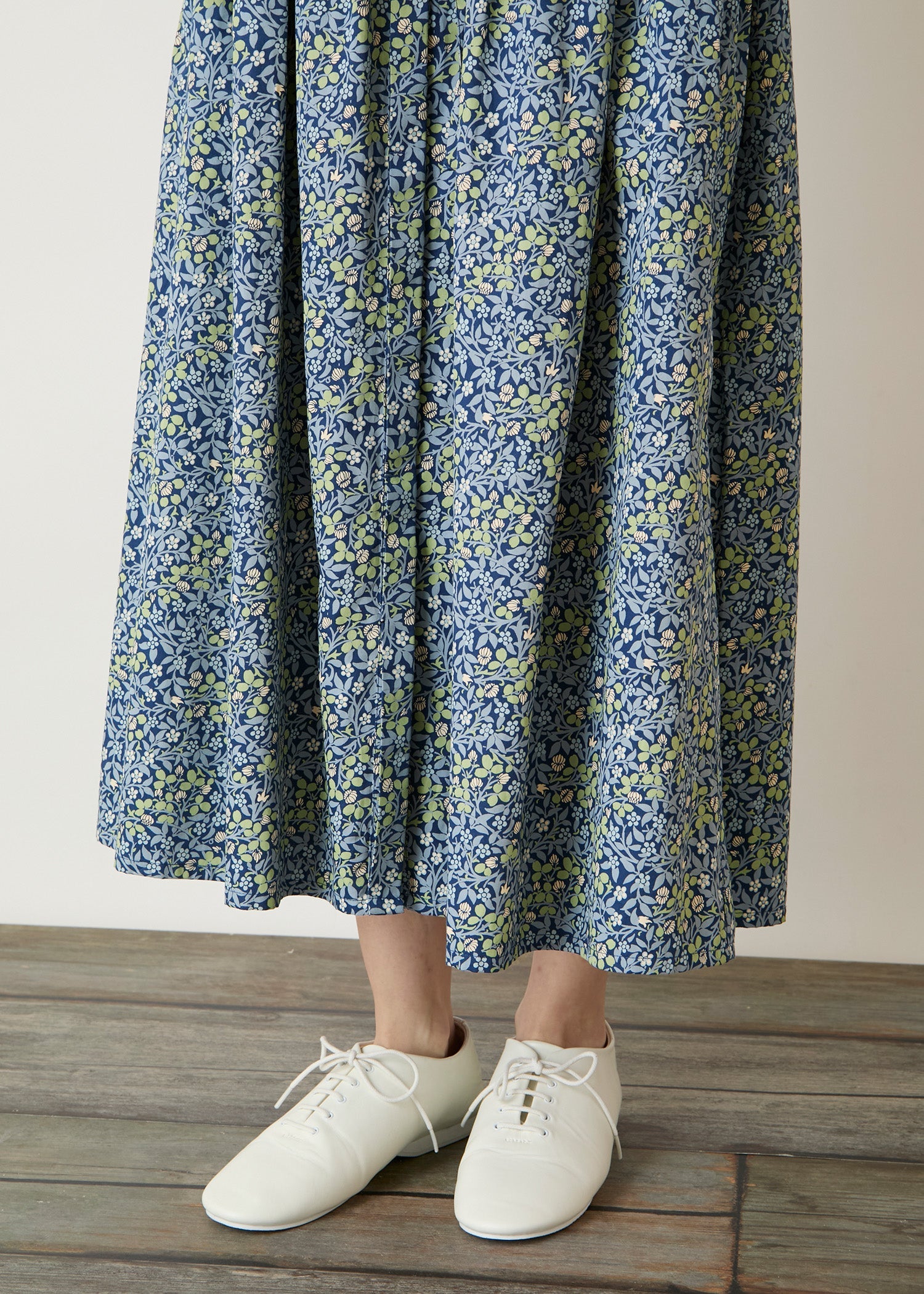 V&A オーガニックコットンサテン シャツワンピース クローバー柄