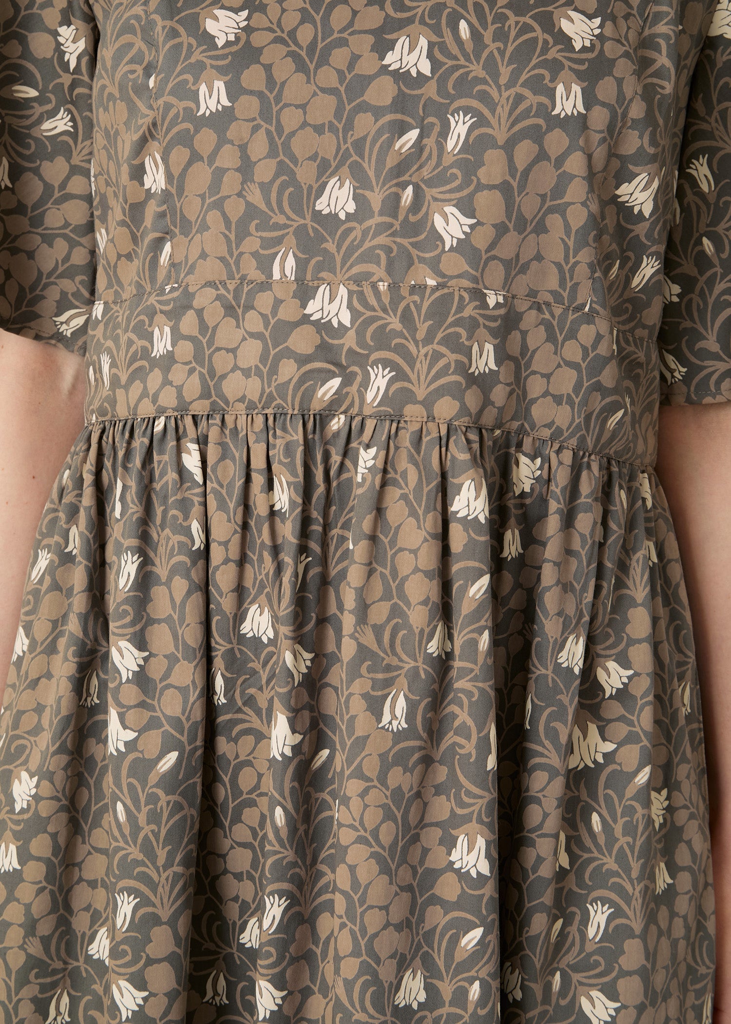 V&A オーガニックコットンサテン ロングワンピース メイデンヘア&ヘアベル柄