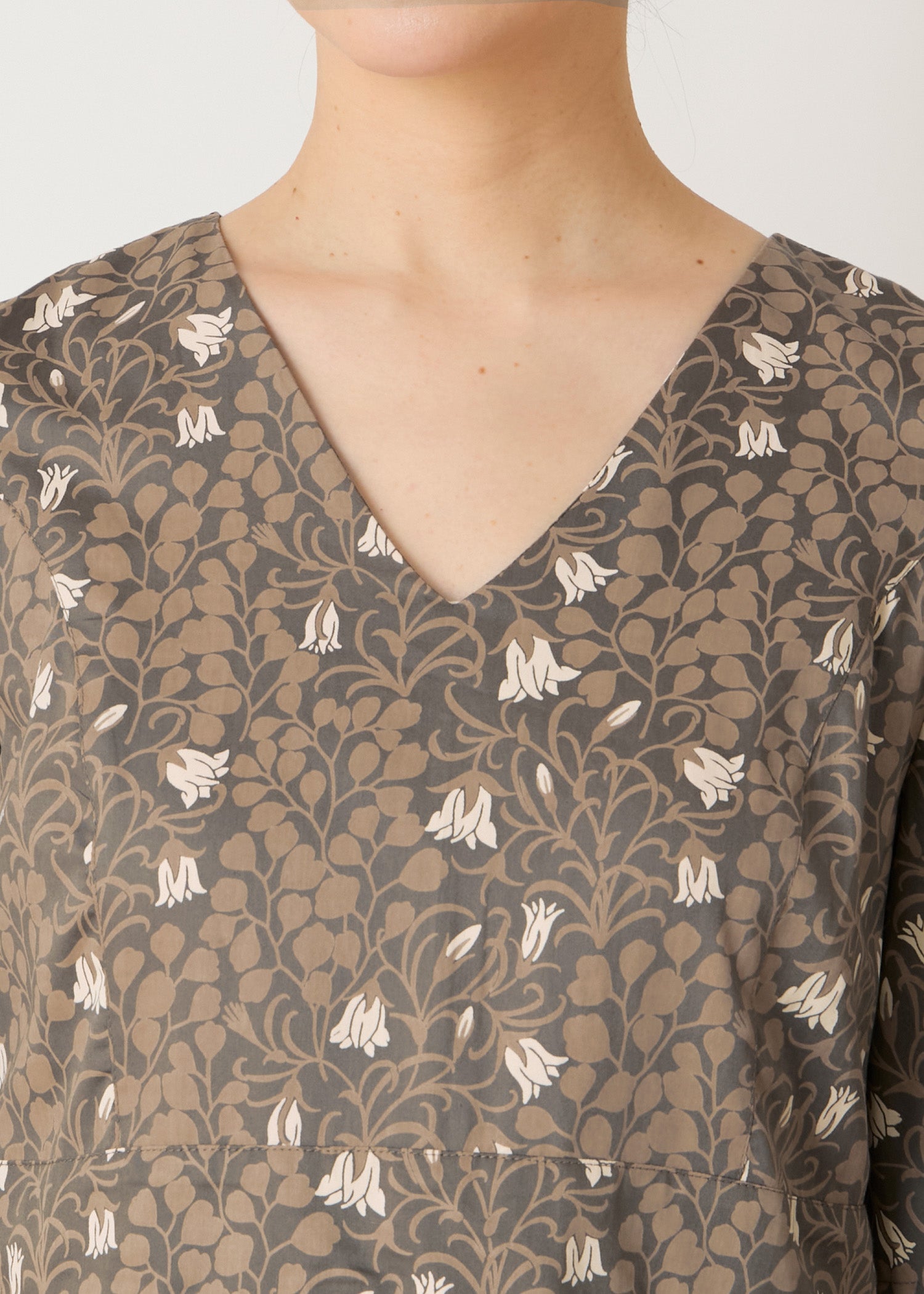 V&A オーガニックコットンサテン ロングワンピース メイデンヘア&ヘアベル柄