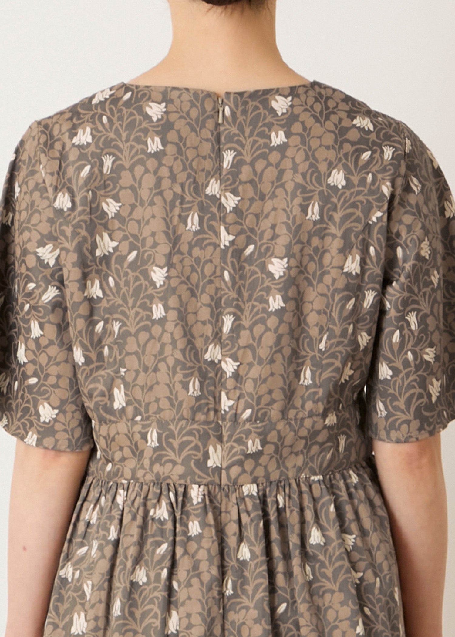 V&A オーガニックコットンサテン ロングワンピース メイデンヘア&ヘアベル柄