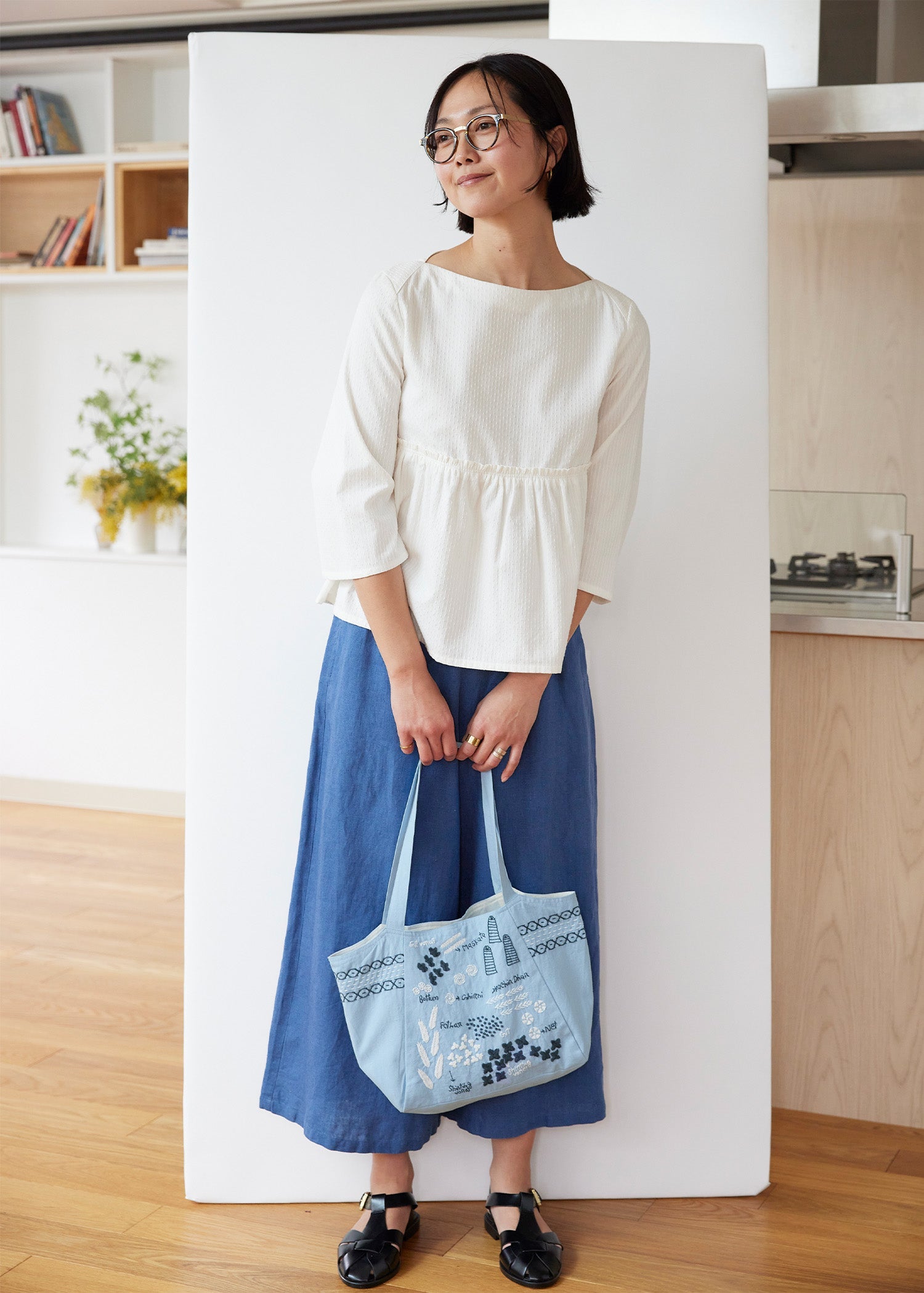 手織りオーガニックコットン手刺繍ショルダートート