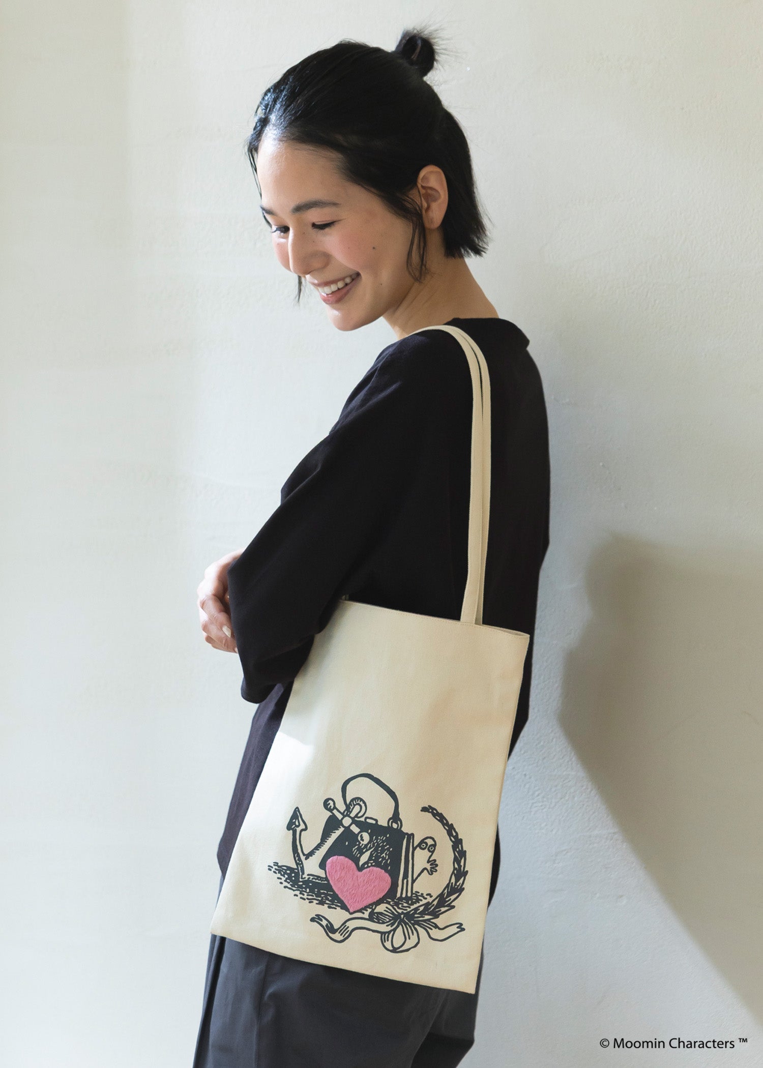 ムーミン プリント&手刺?トートバッグ・ハートとニョロニョロ