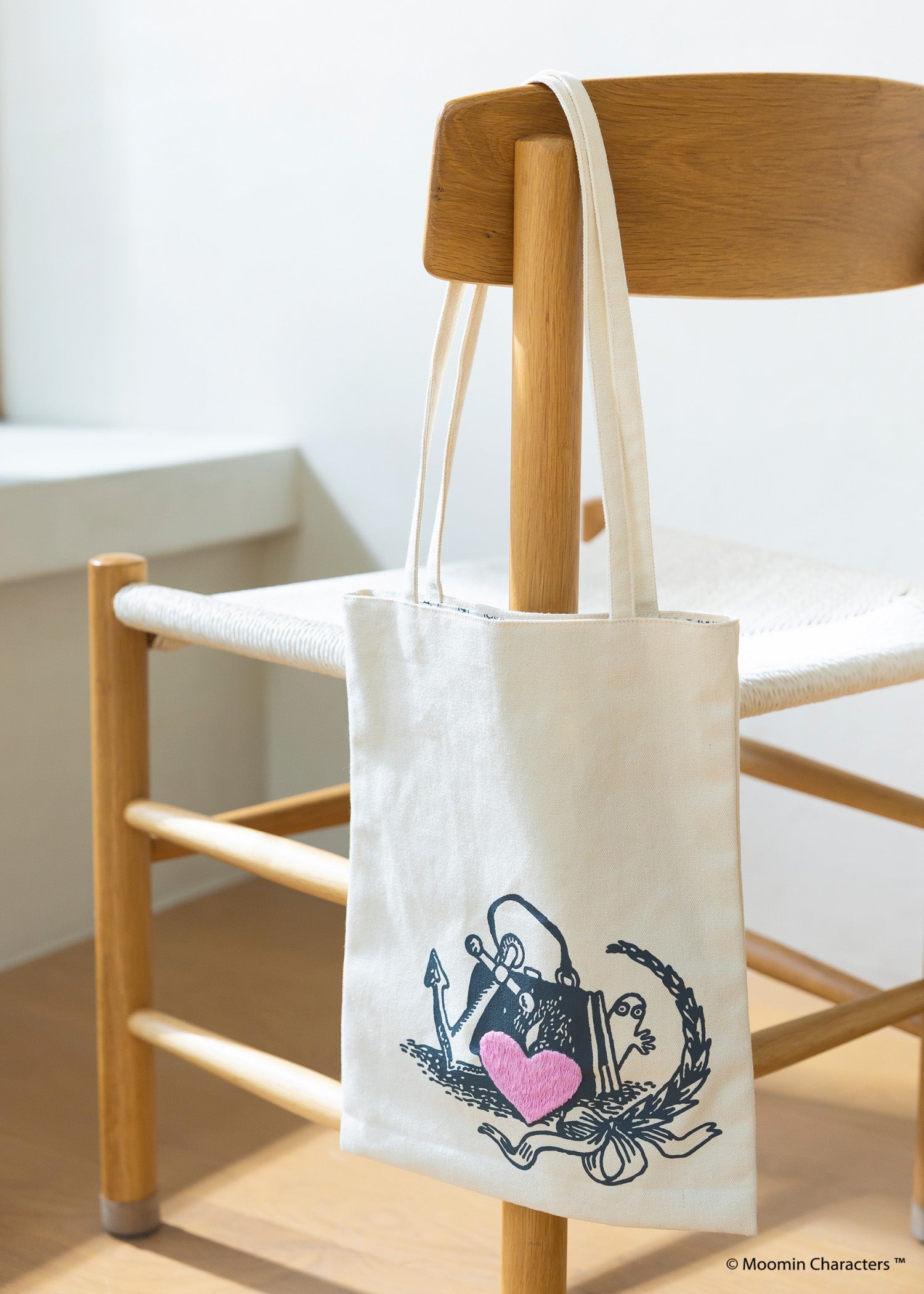 ムーミン プリント&手刺繍トートバッグ・ハートとニョロニョロ