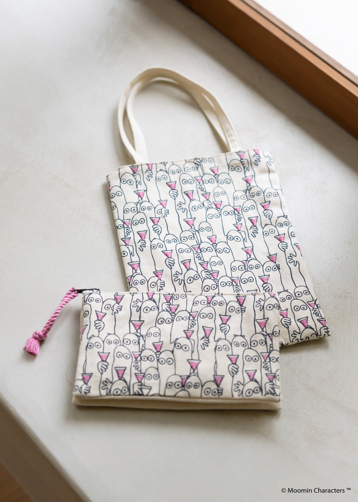 ムーミン プリント&手刺繍ミニトート・ニョロニョロがいっぱい
