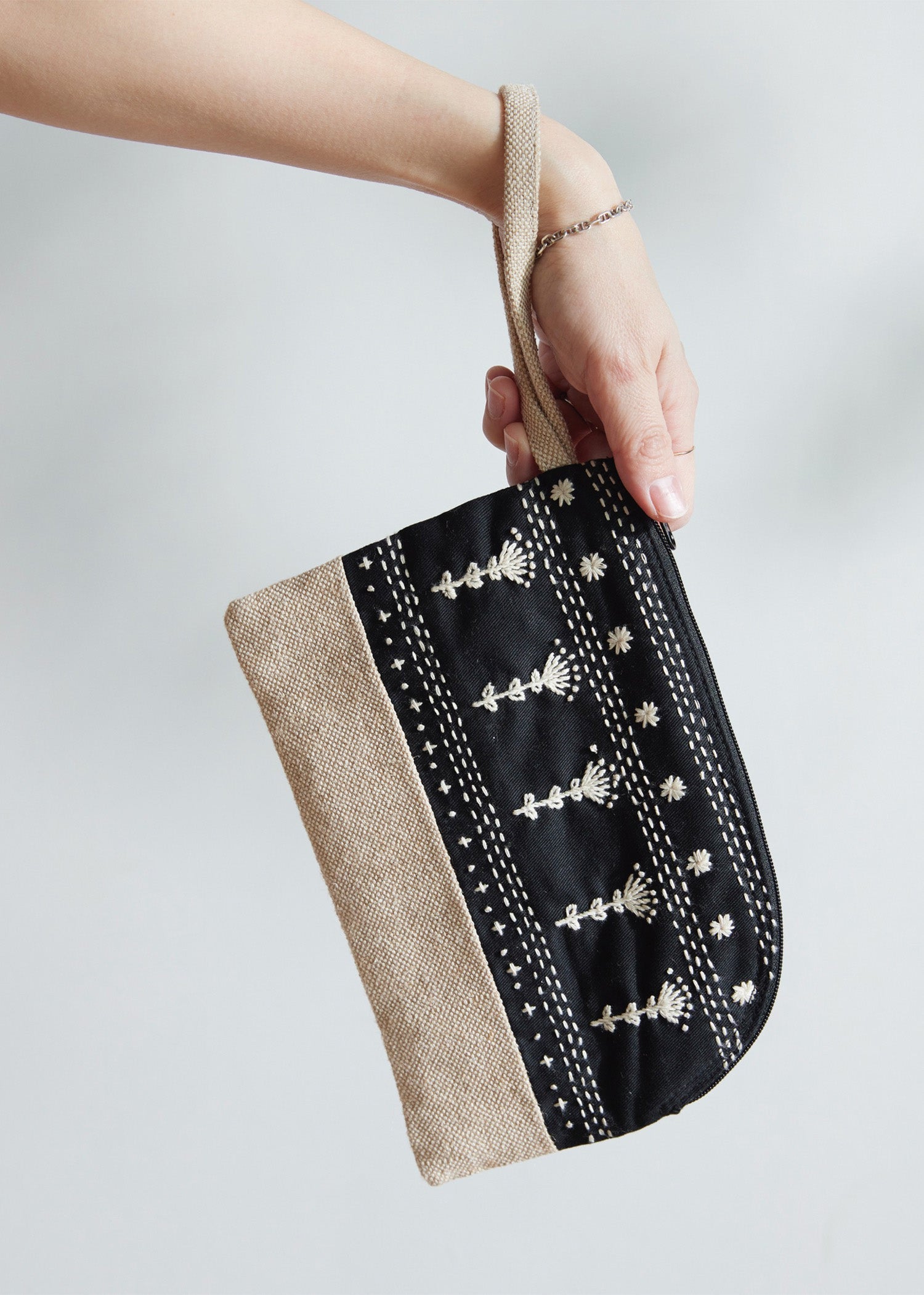 手刺繍ジュートコットン ハンドポーチ