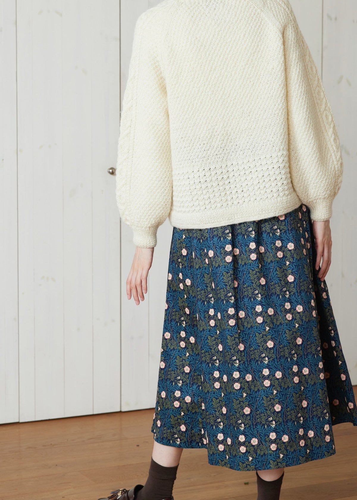 V&A オーガニックコットンサテン フレアスカート スイート・ブライアー柄