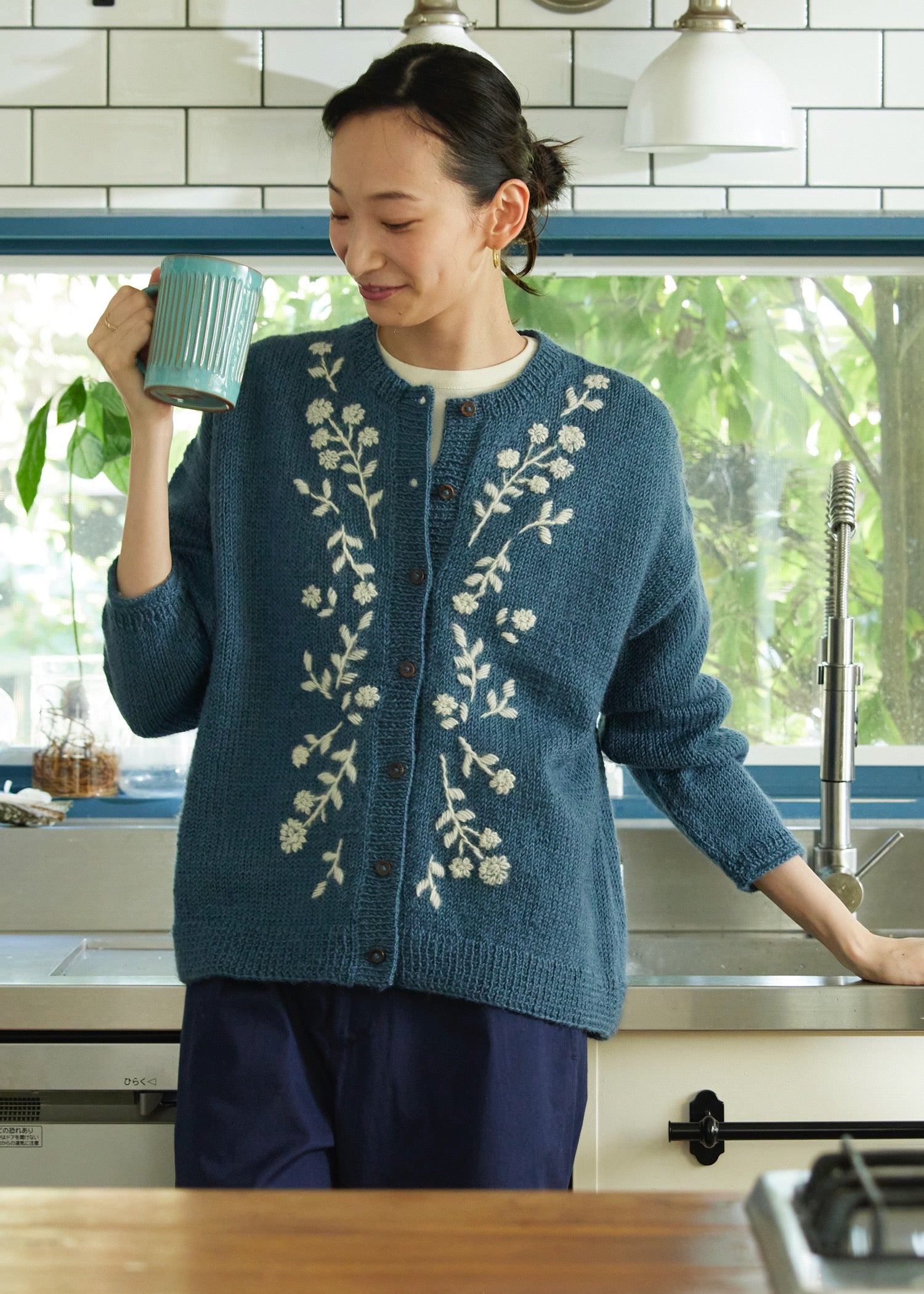 手編み＆手刺繍フラワー柄 カーディガン