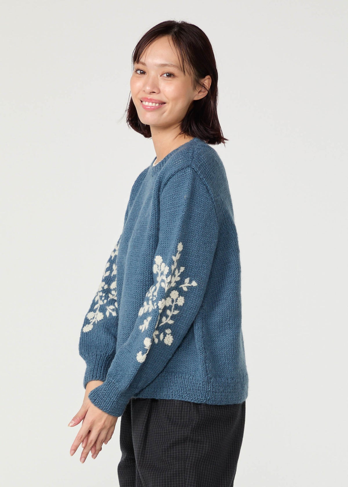 手編み&手刺繍フラワー柄 パフスリーブプルオーバー