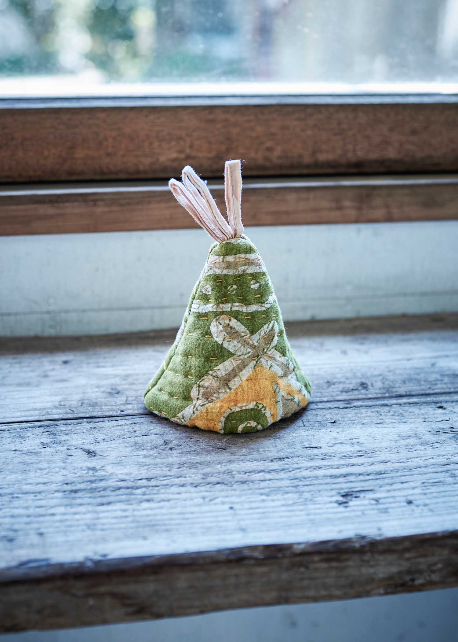 手刺繍　三角鍋つかみ他 手刺繍 三角鍋つかみ キッチン・食器