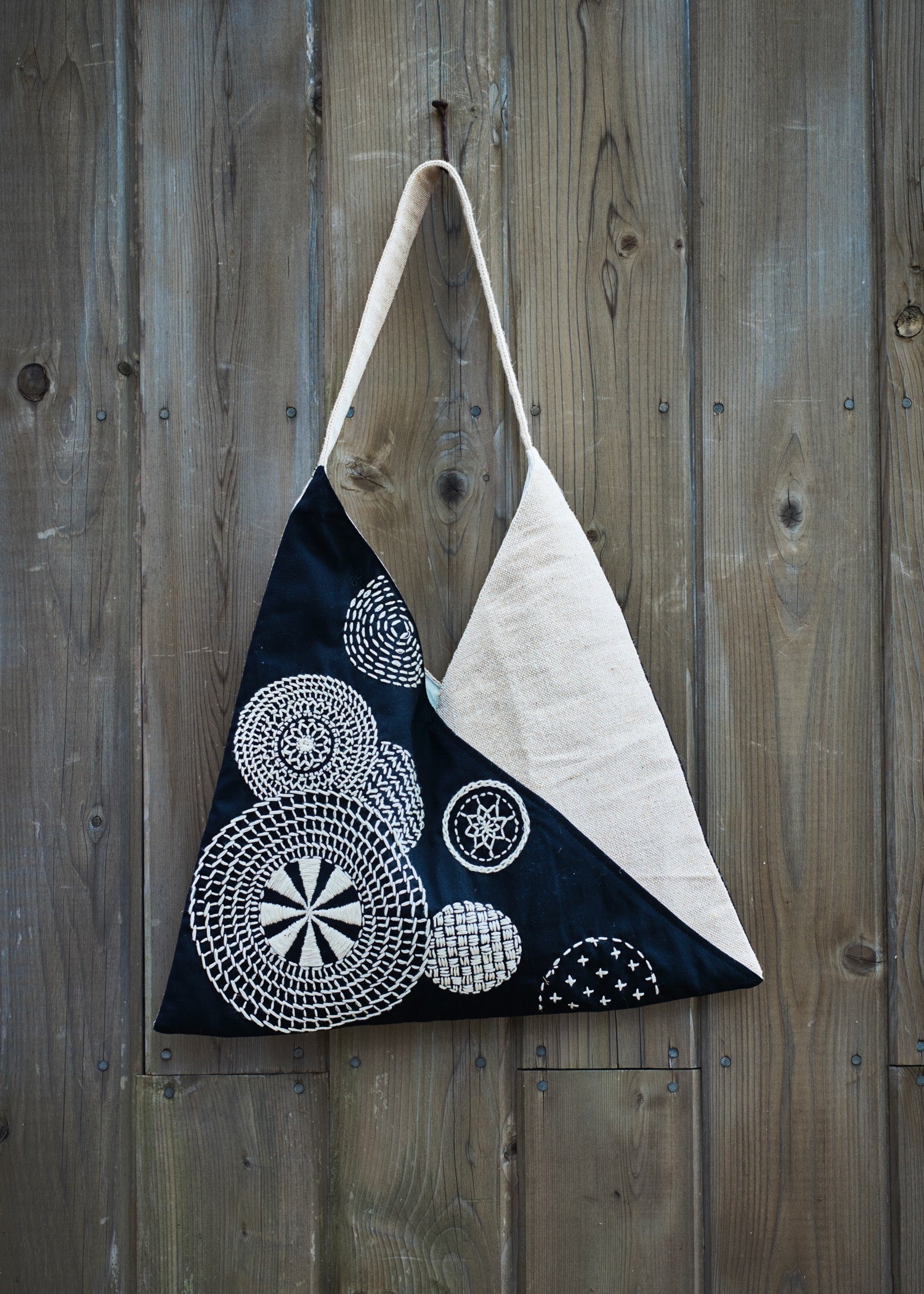 手刺繍ジュートコットン ワンショルダーバッグ・サークルモチーフ