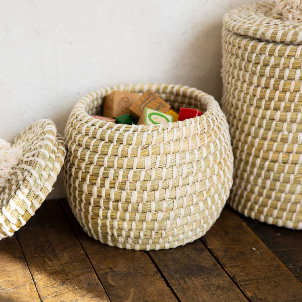 カイザ草のふたつきナチュラルラウンドバスケット 