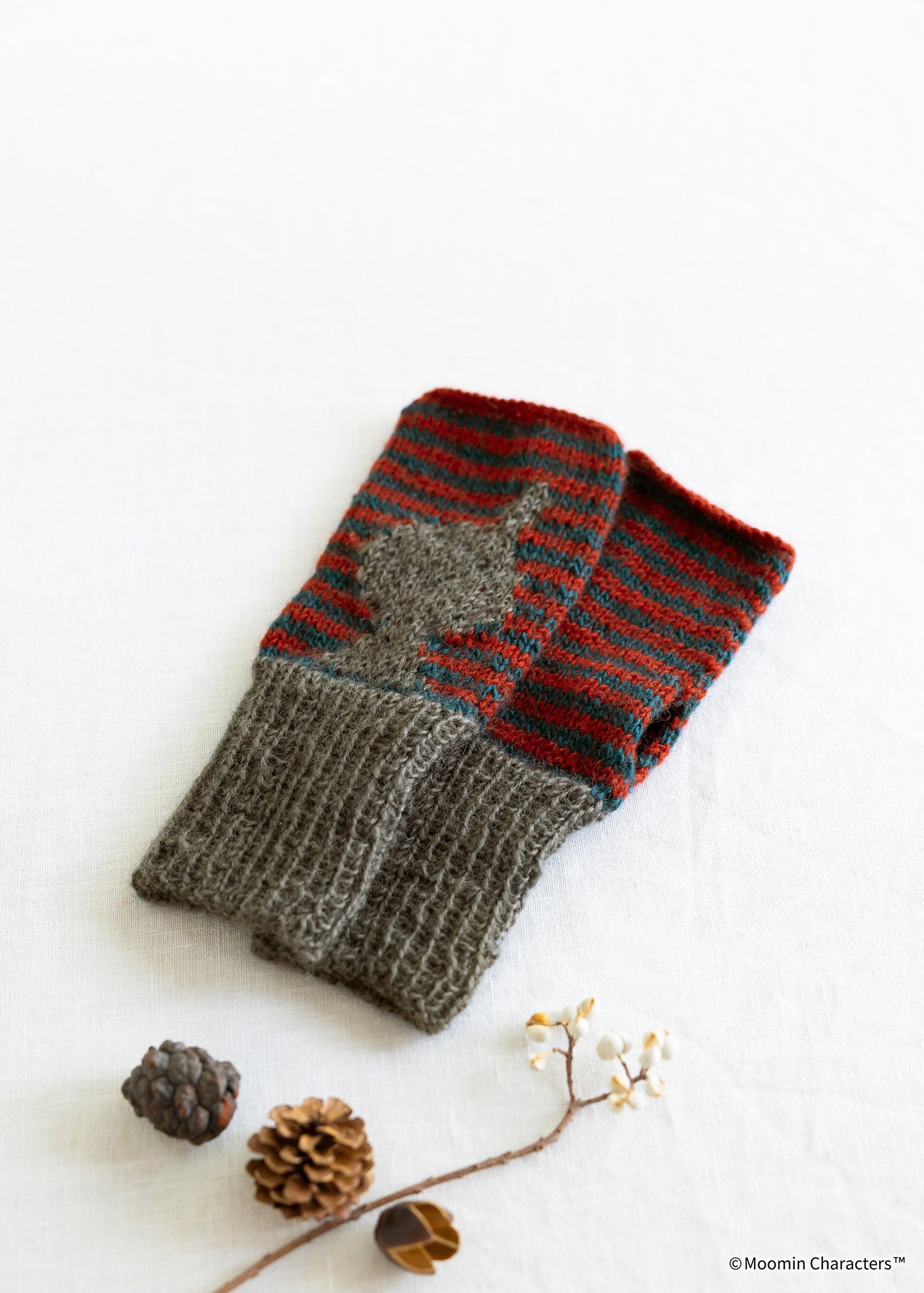 ムーミン 手編みハンドウォーマー・リトルミイシルエット