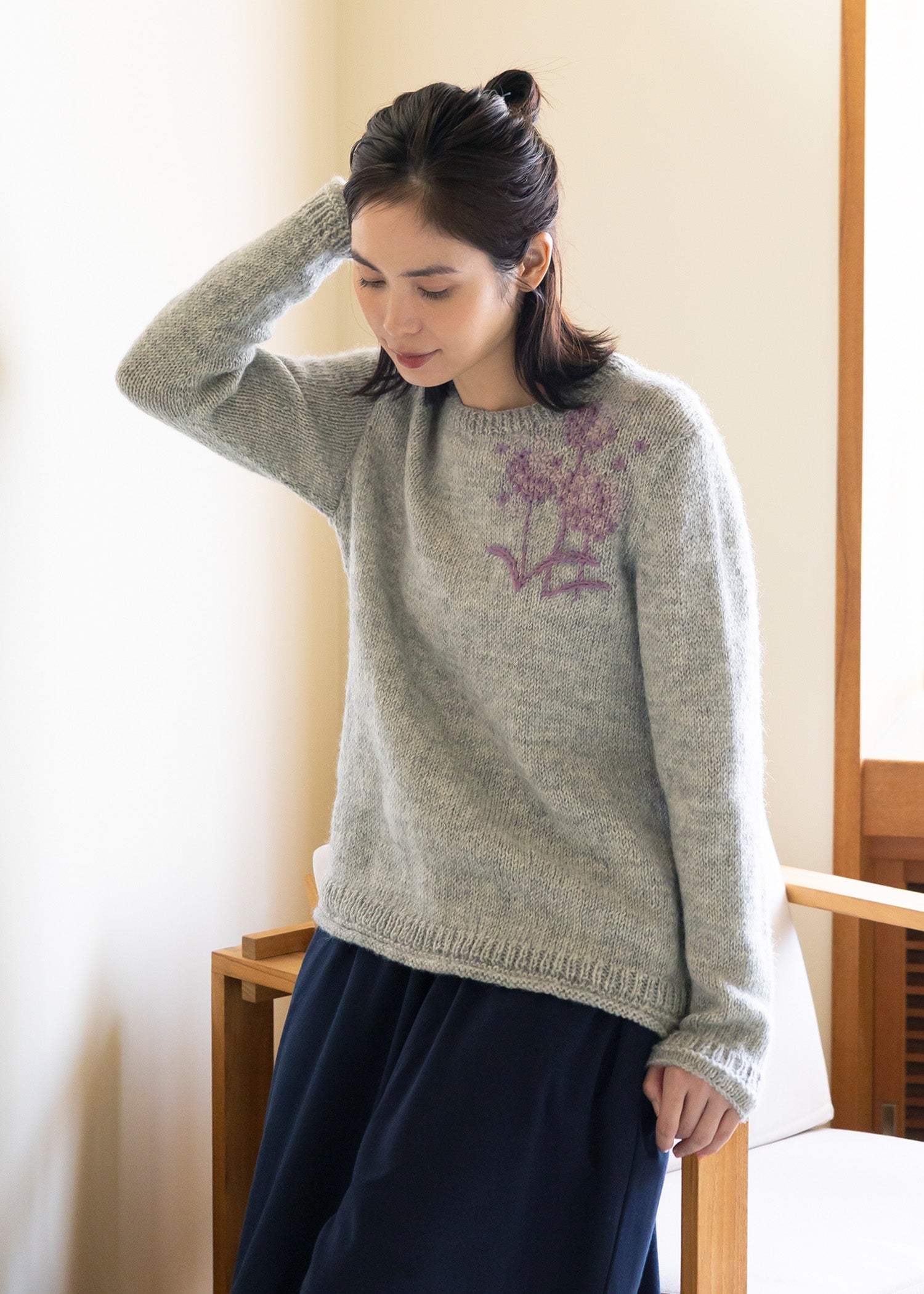 手編みフラワーモチーフ手刺繍プルオーバー