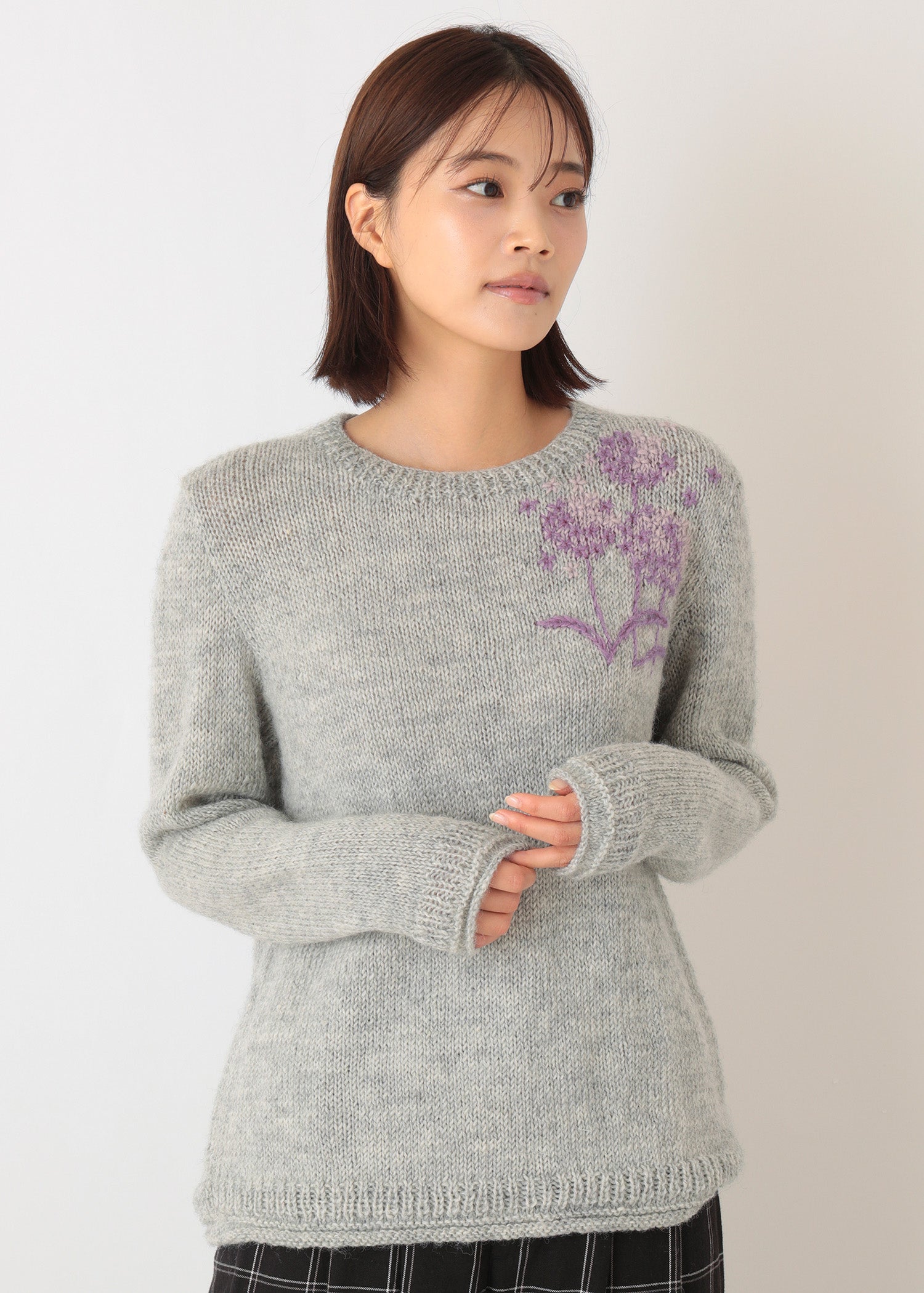 手編みフラワーモチーフ手刺繍プルオーバー