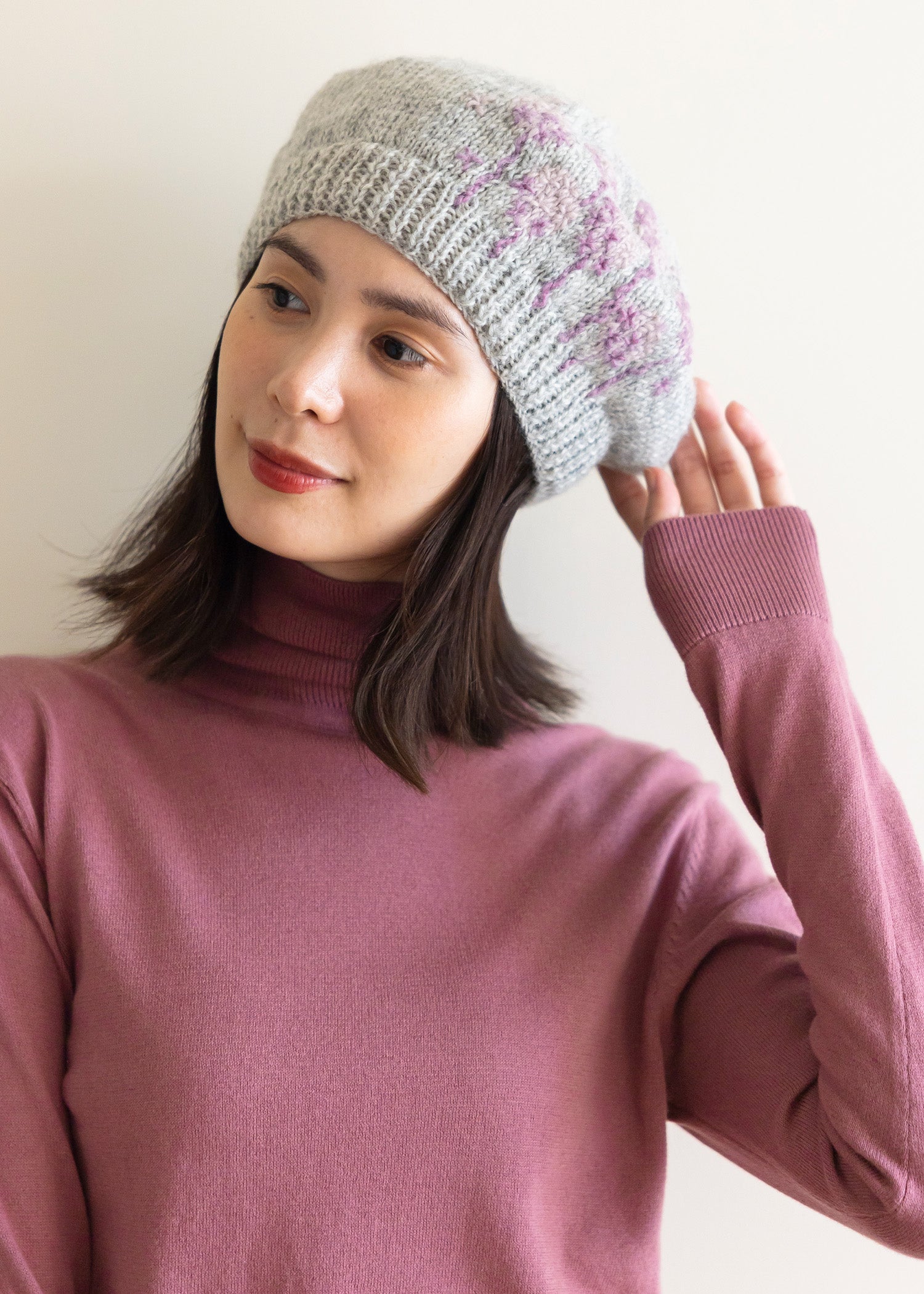 手編みフラワーモチーフ手刺繍ベレー 手編みフラワーモチーフ手刺繍ベレー