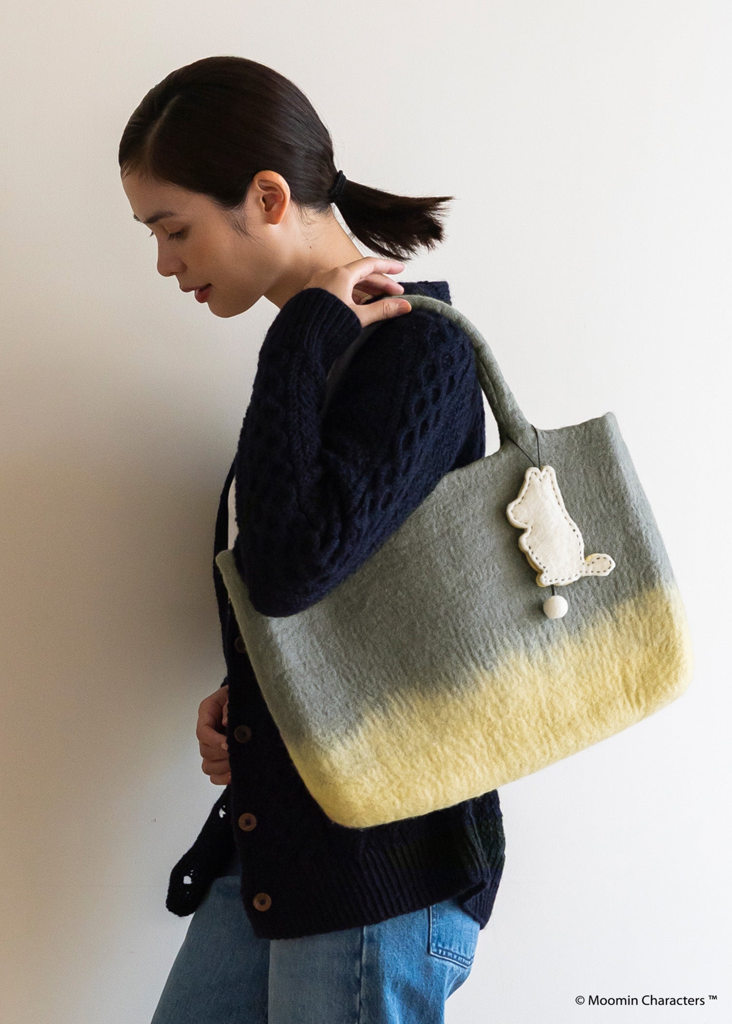ムーミン 手刺繍キーチャームつきフェルトトートバッグ・ムーミントロール