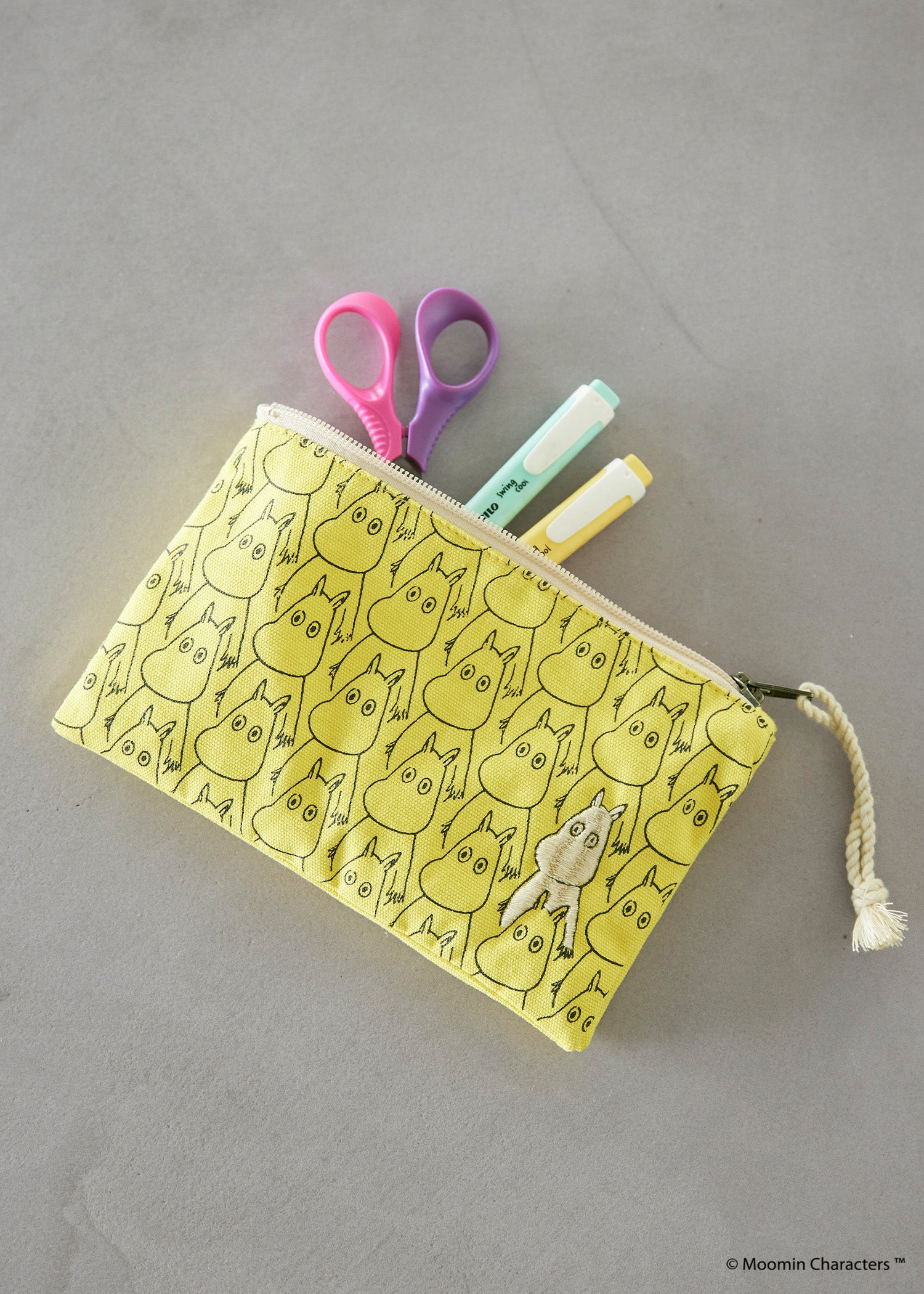 ムーミン プリント＆手刺繍ポーチ・ムーミントロールがいっぱい