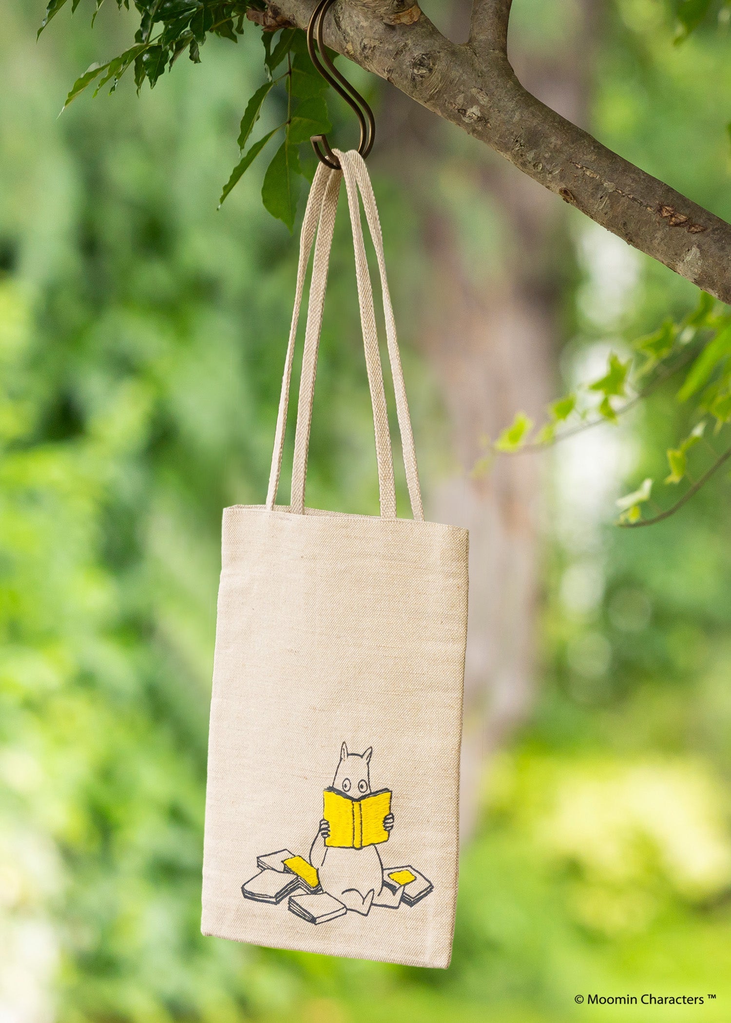 ムーミン プリント＆手刺繍トートバッグ・本を読むムーミントロール