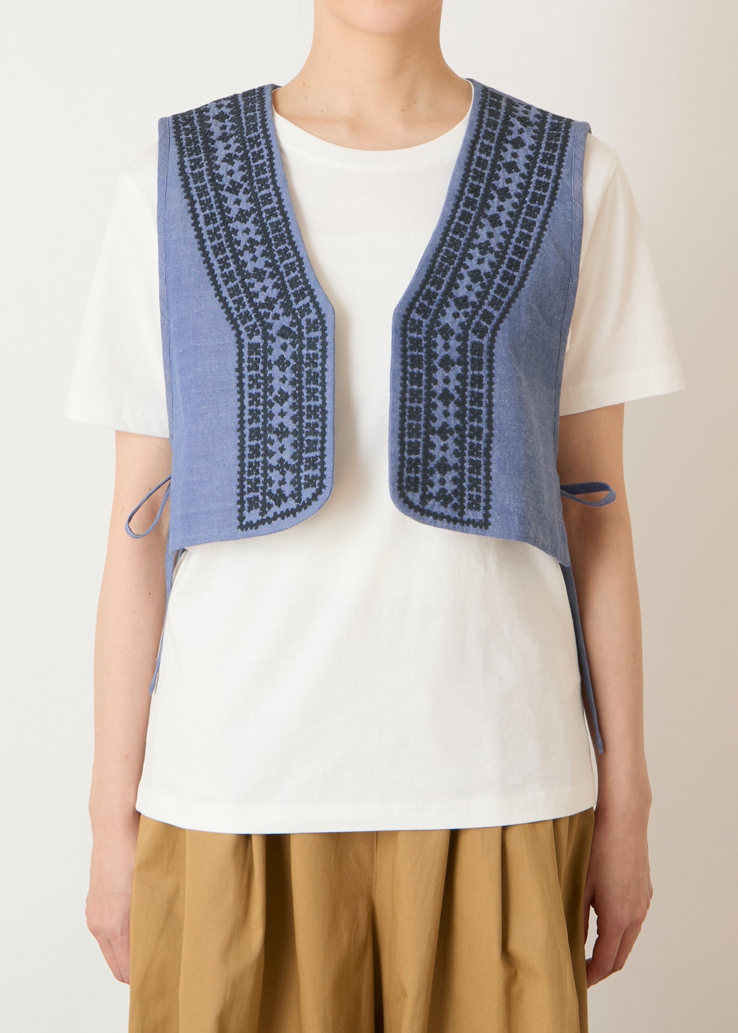 手織りオーガニックコットン バワリヤ刺繍ベスト