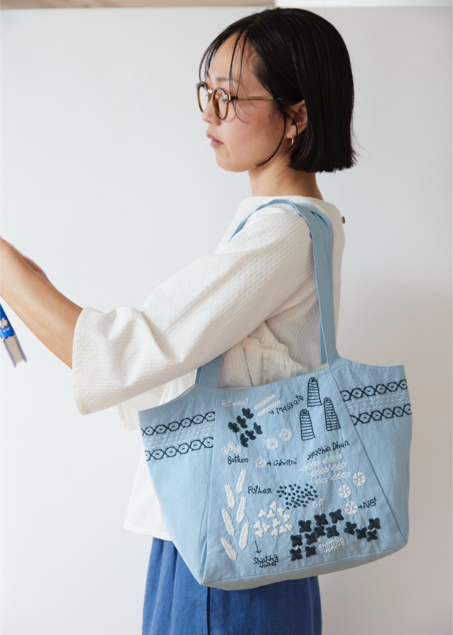 手織りオーガニックコットン手刺繍ショルダートート