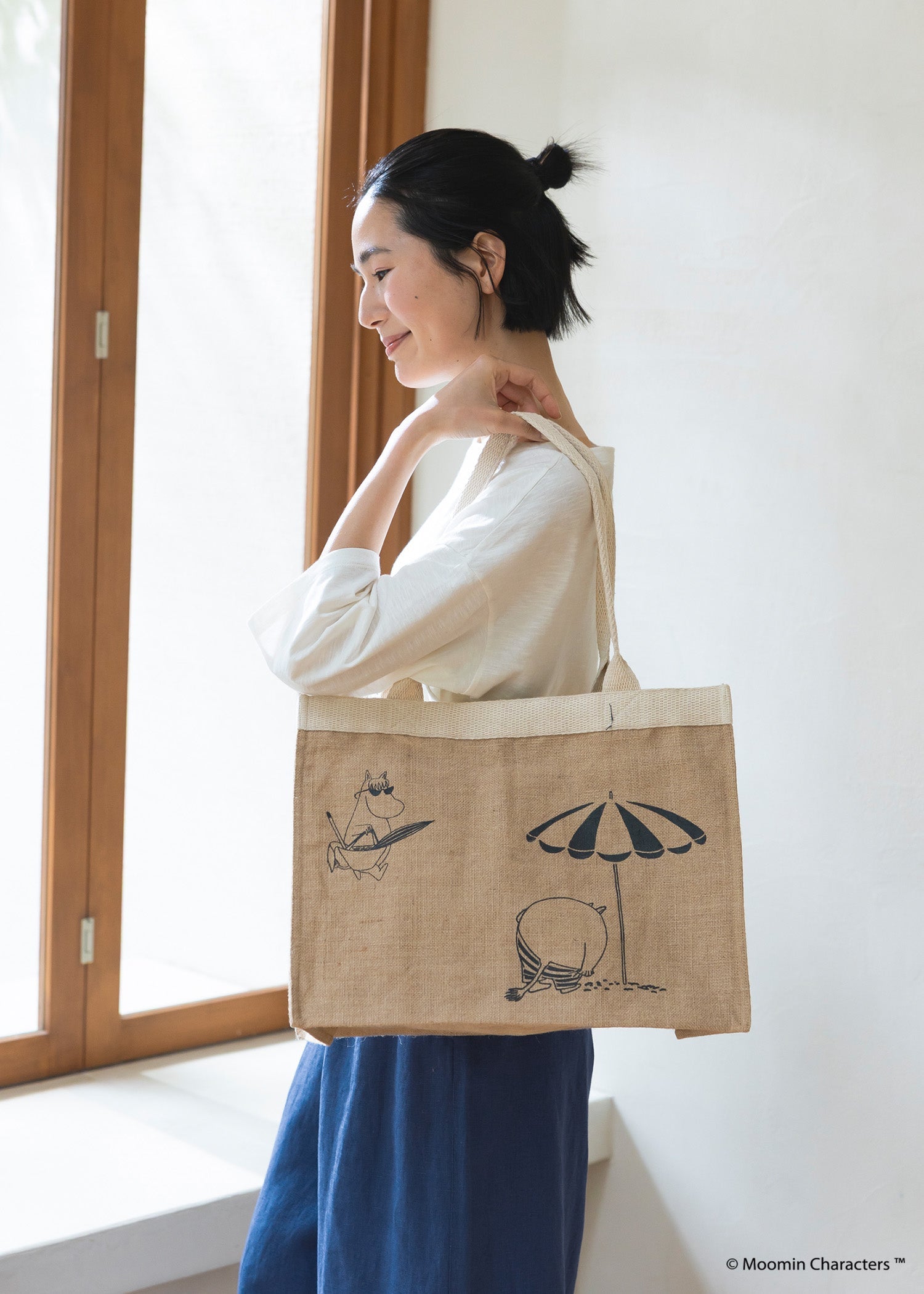 ムーミン ジュートプリントビッグトート・水着に着替えるムーミントロール