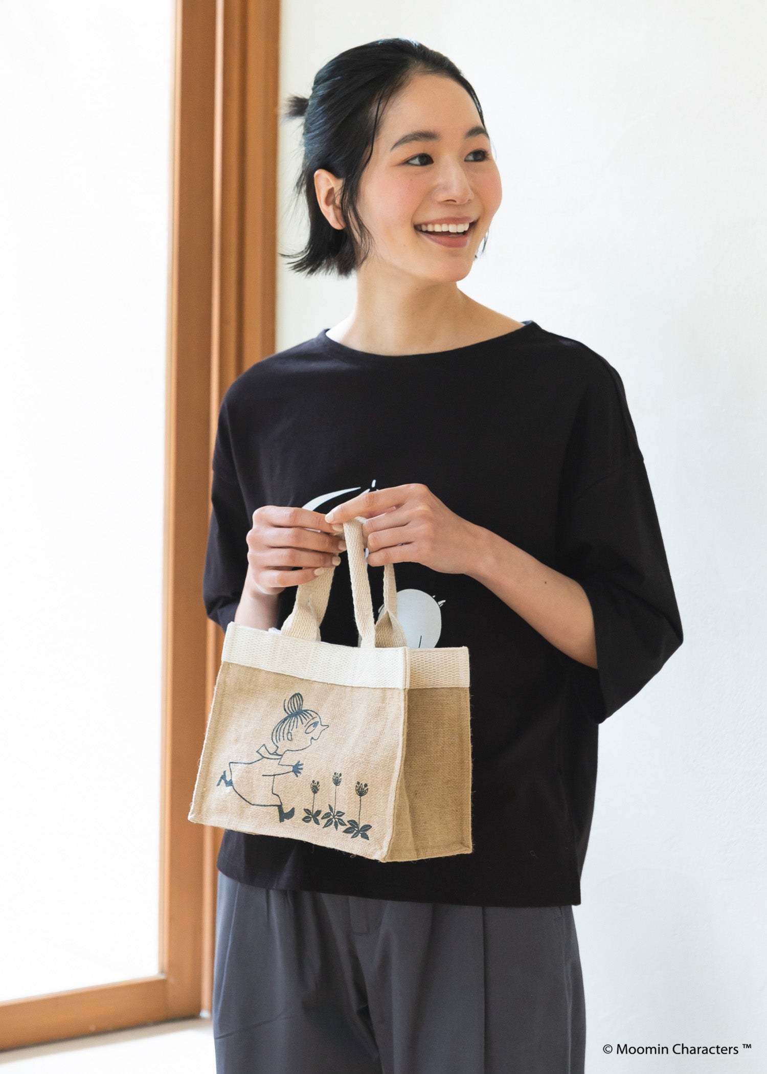 ムーミン ジュートプリントミニバッグ・お花畑を駆けるリトルミイ