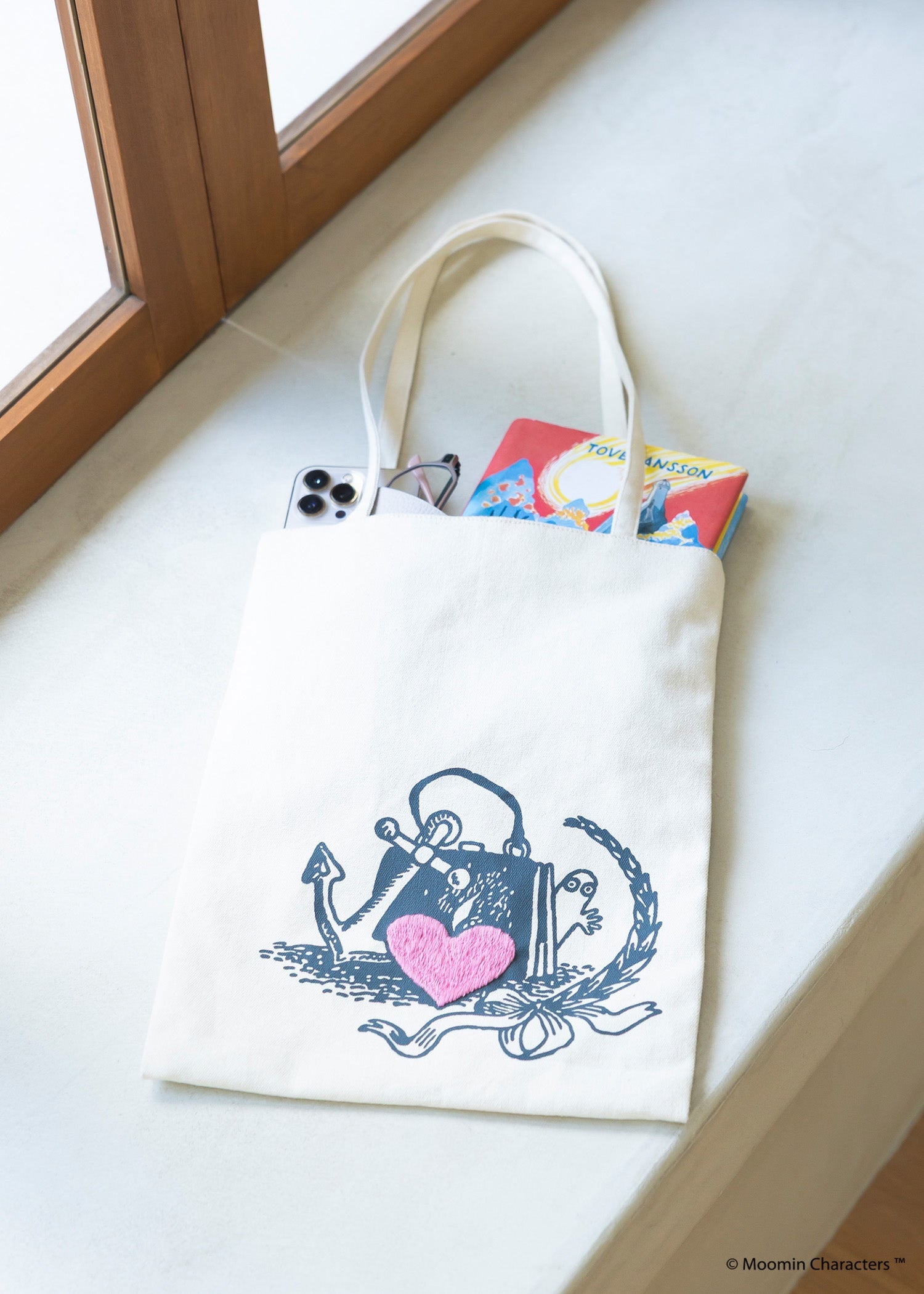 ムーミン プリント＆手刺繍トートバッグ・ハートとニョロニョロ