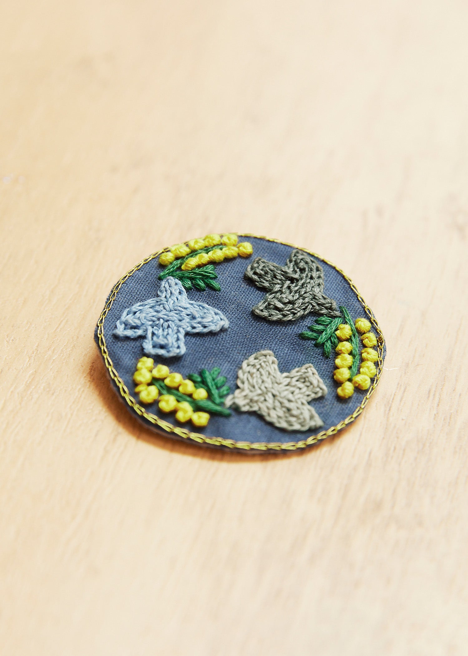 手刺繍ブローチ ミモザ&バード
